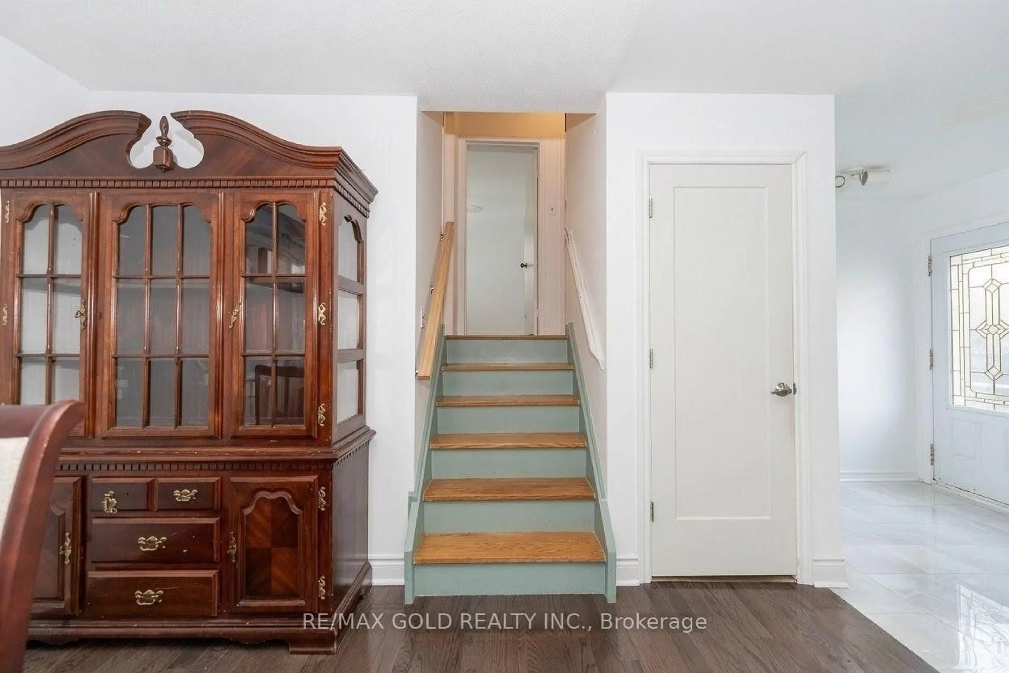 Indoor entryway for 63 Newstead Cres, Brampton Ontario L6V 2A8