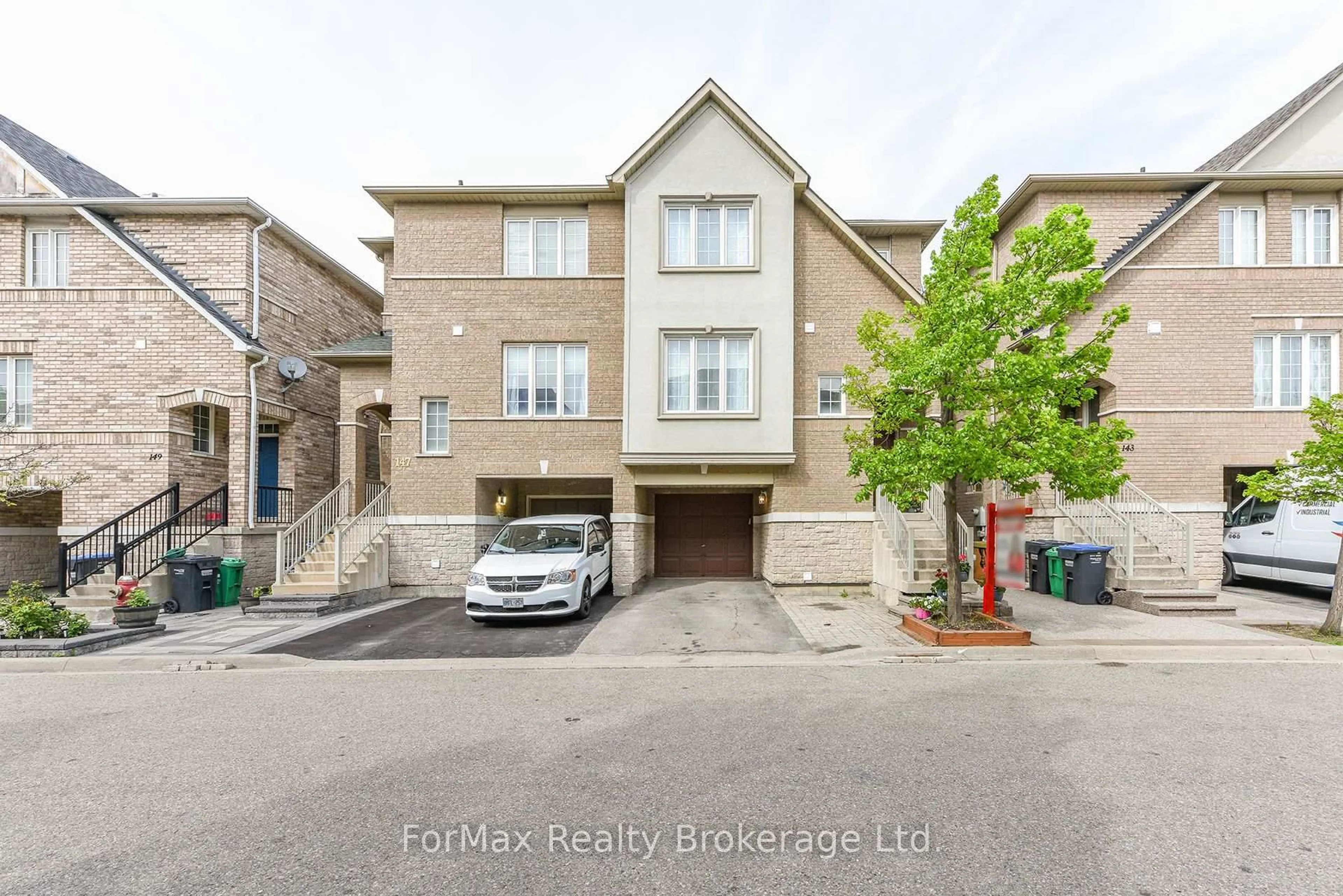 A pic from outside/outdoor area/front of a property/back of a property/a pic from drone, street for 7155 Magistrate Terr #145, Mississauga Ontario L5W 1Y9