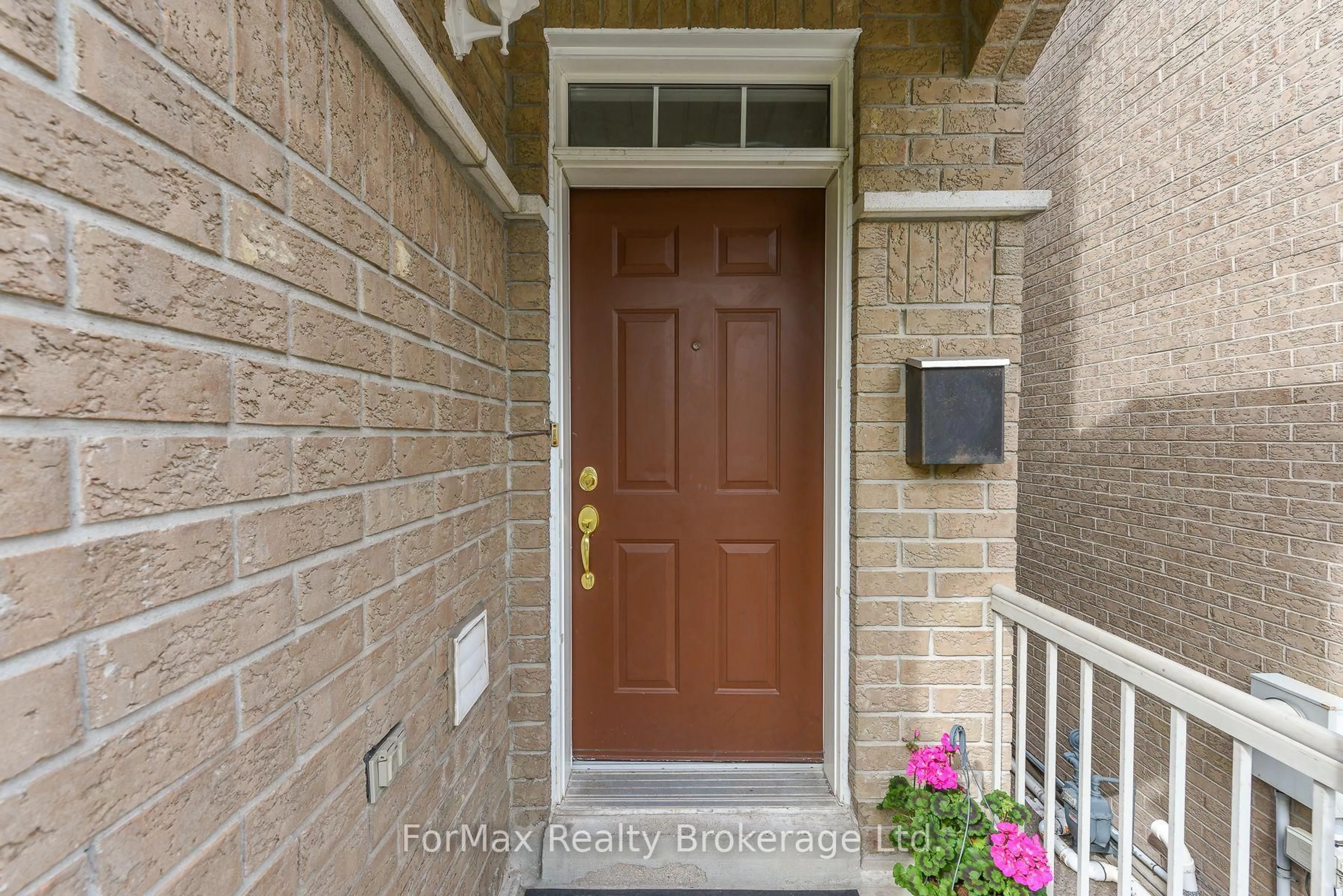 Indoor entryway for 7155 Magistrate Terr #145, Mississauga Ontario L5W 1Y9