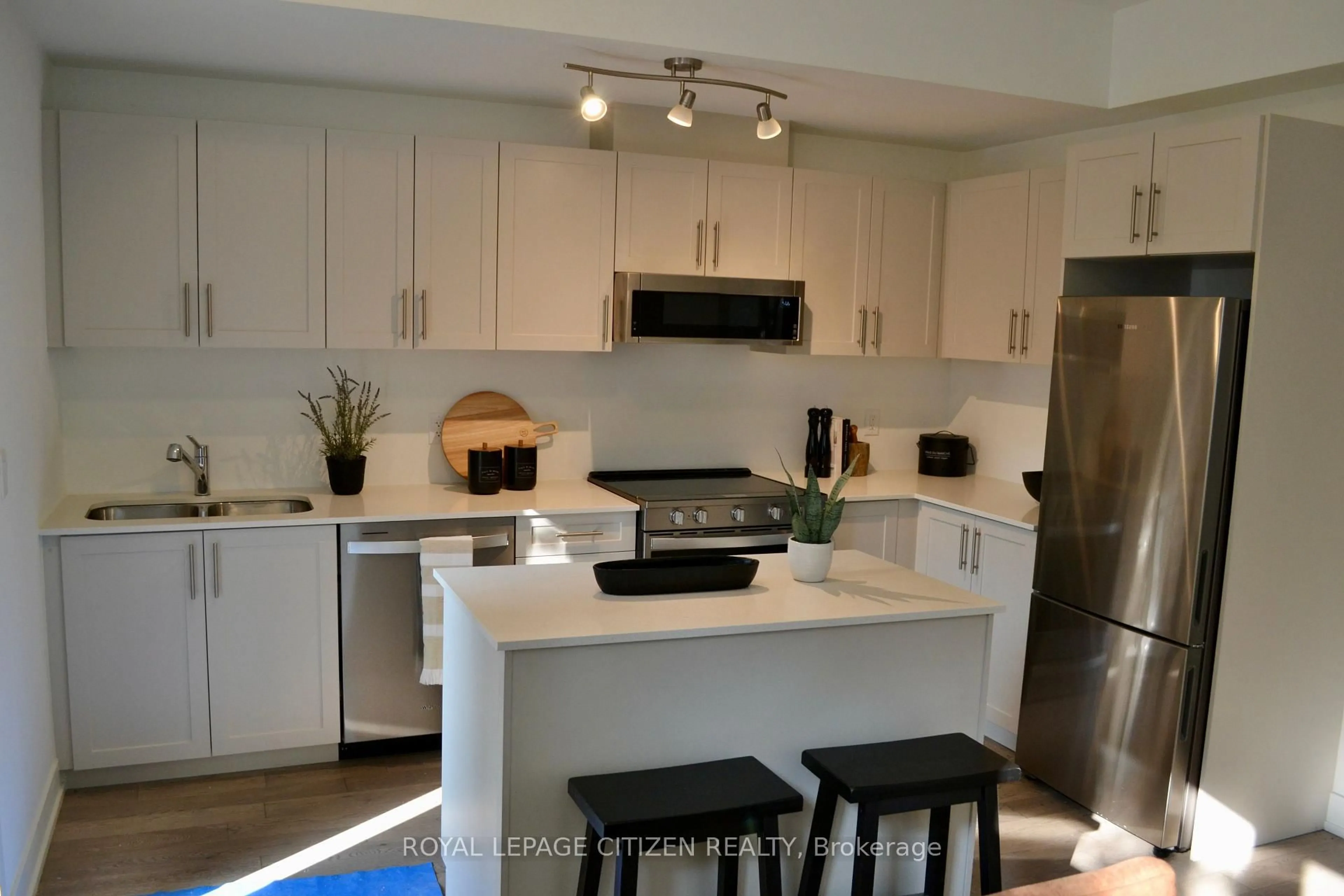 Open concept kitchen, ceramic/tile floor for 1060 Douglas Mccurdy Common #138, Mississauga Ontario L5G 0C6