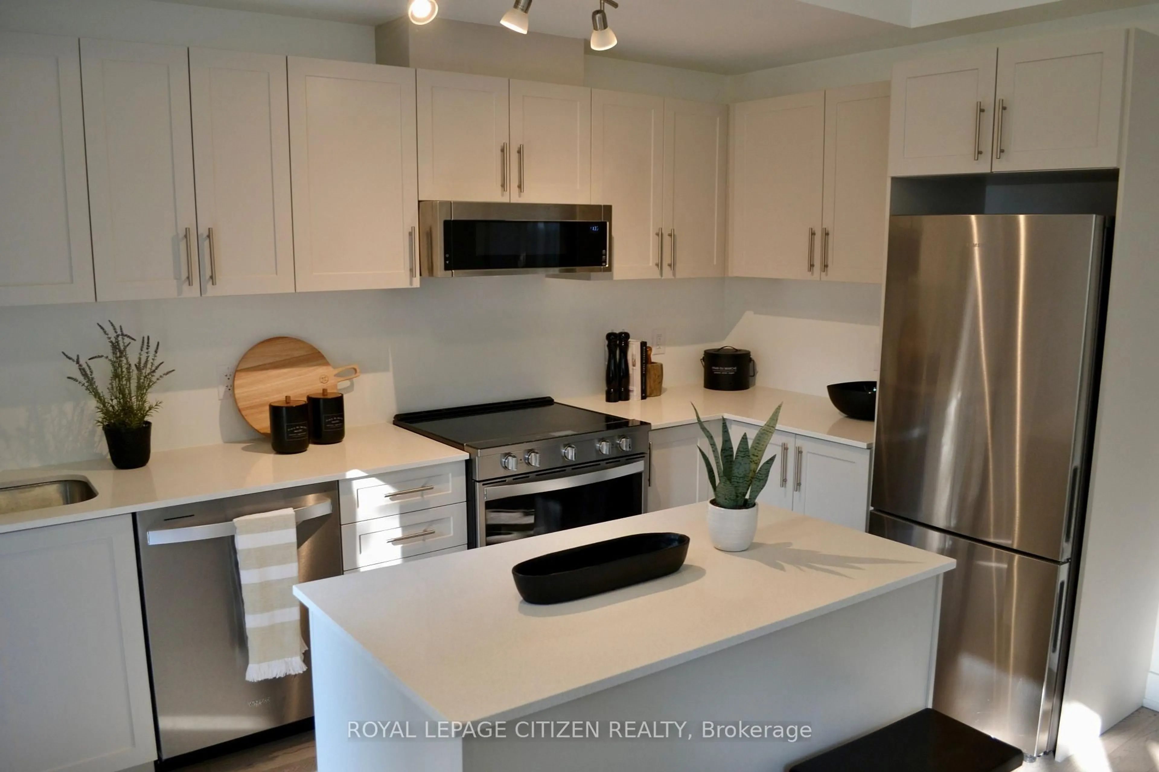 Unknown for 1060 Douglas Mccurdy Common #138, Mississauga Ontario L5G 0C6