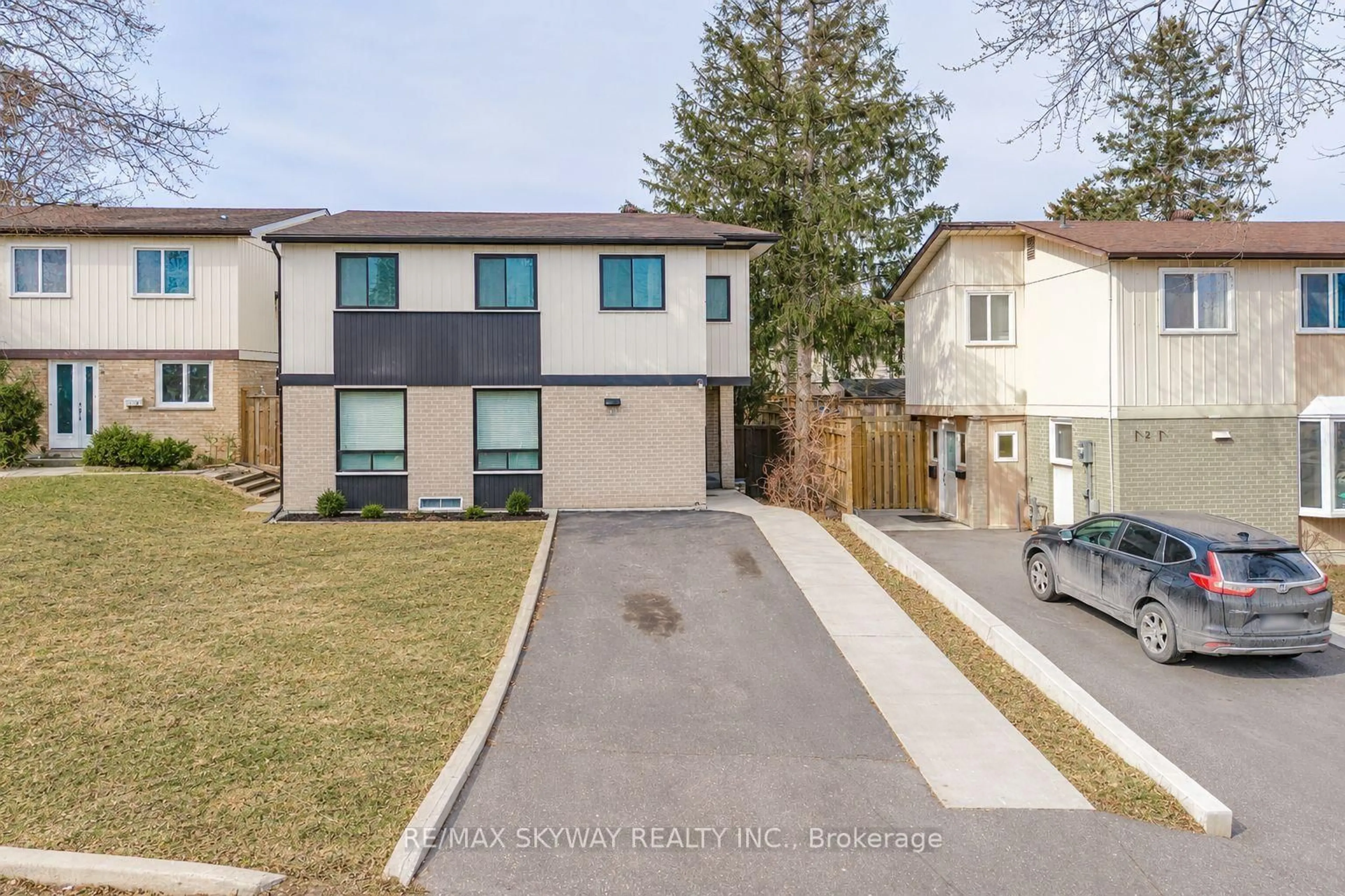 A pic from outside/outdoor area/front of a property/back of a property/a pic from drone, street for 3 Hercules Crt, Brampton Ontario L6S 1X6