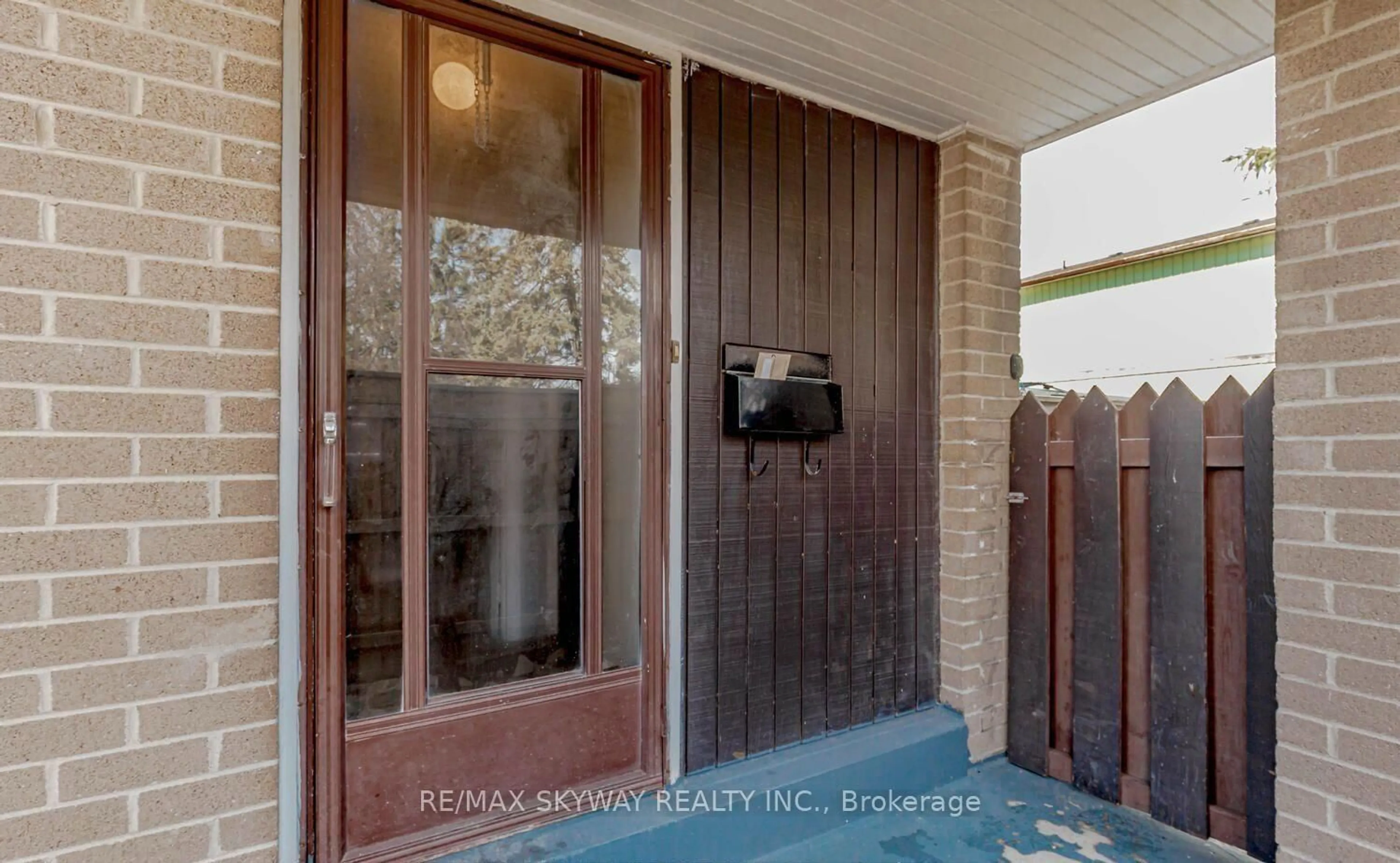 Indoor entryway for 3 Hercules Crt, Brampton Ontario L6S 1X6