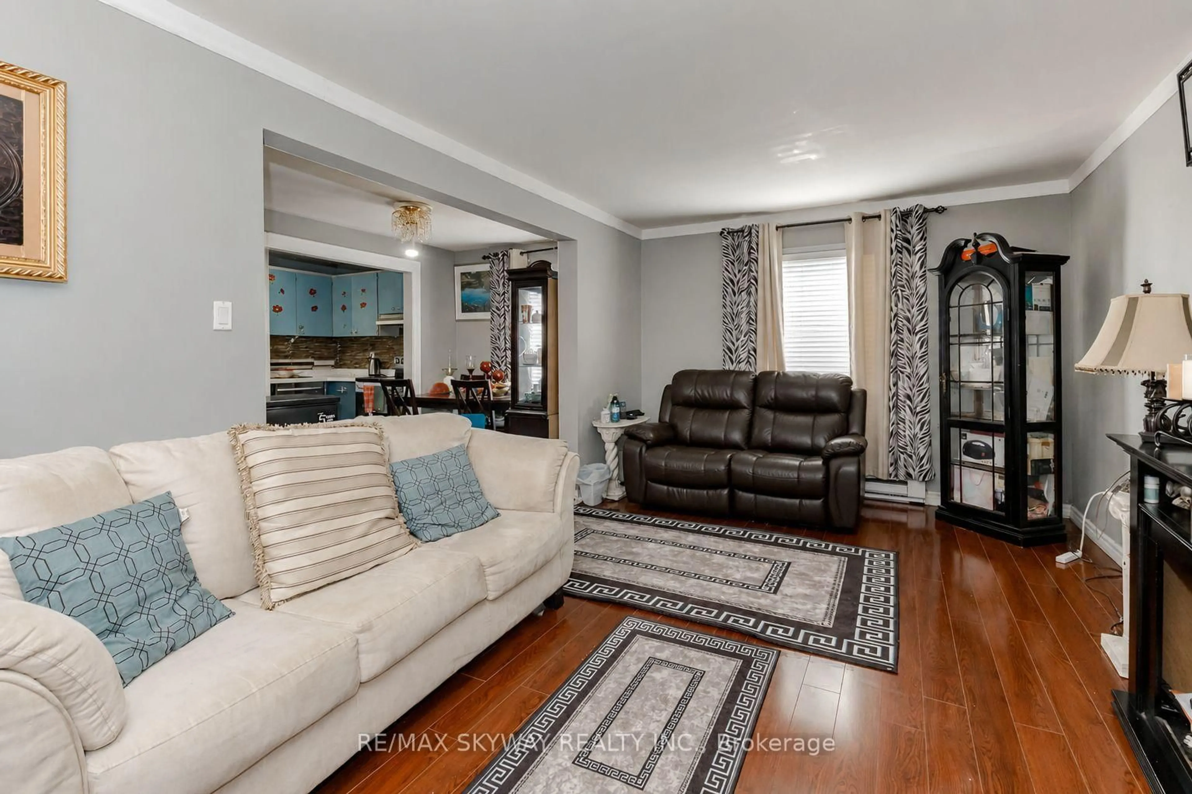 Living room with furniture, unknown for 3 Hercules Crt, Brampton Ontario L6S 1X6