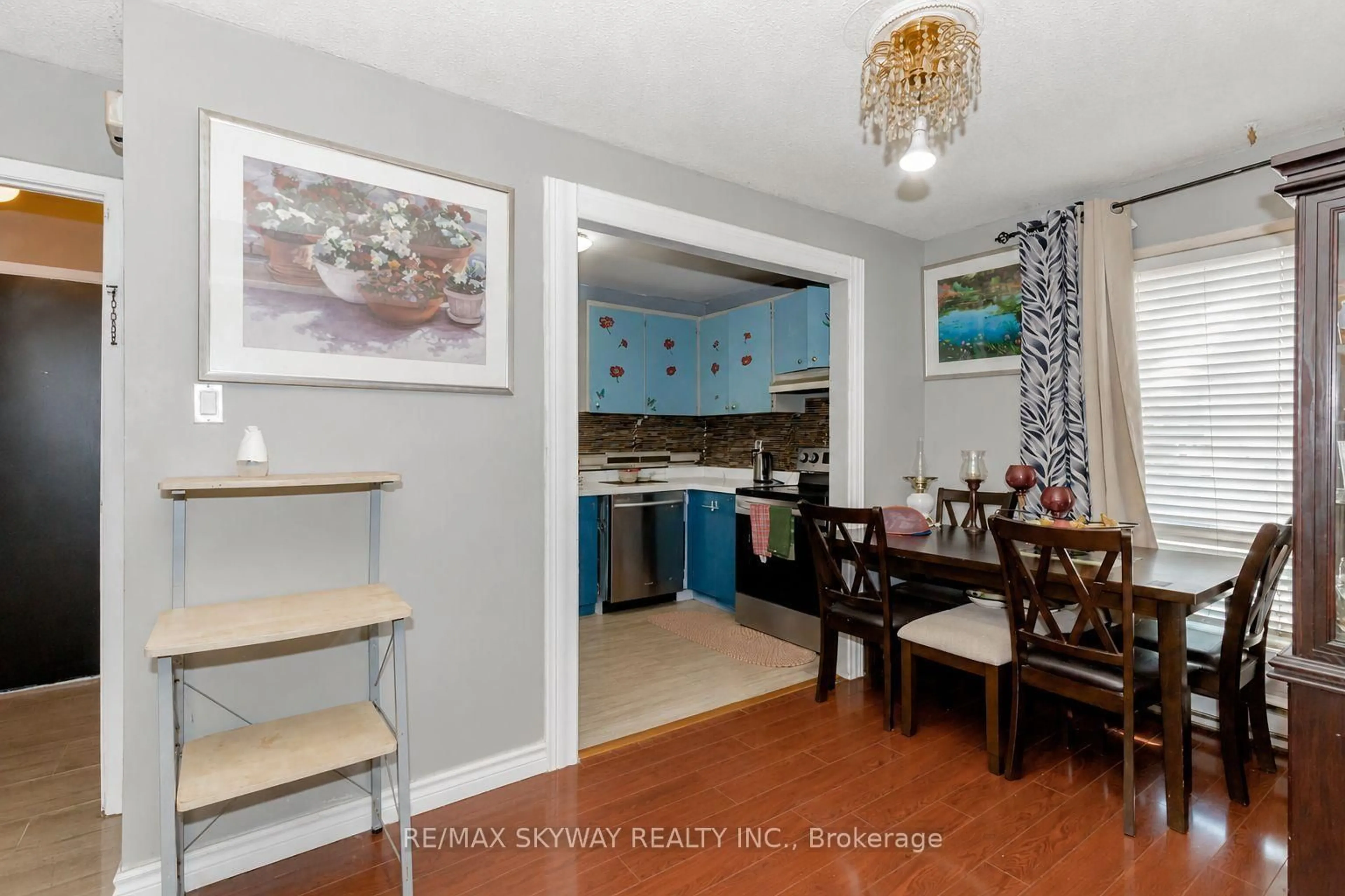 Open concept kitchen, unknown for 3 Hercules Crt, Brampton Ontario L6S 1X6