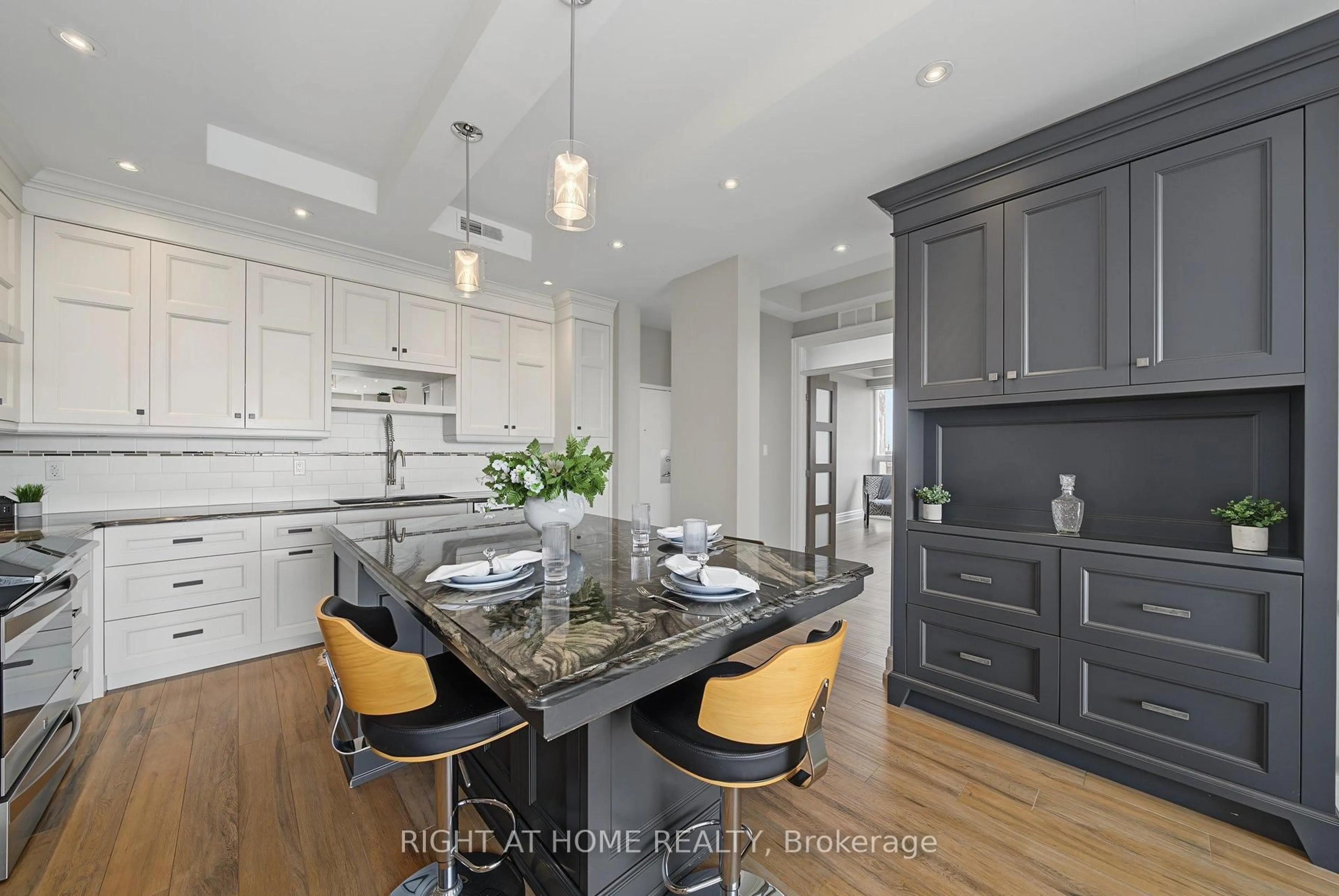 Contemporary kitchen, unknown for 20 Speers Rd #1206, Oakville Ontario L6K 3R5