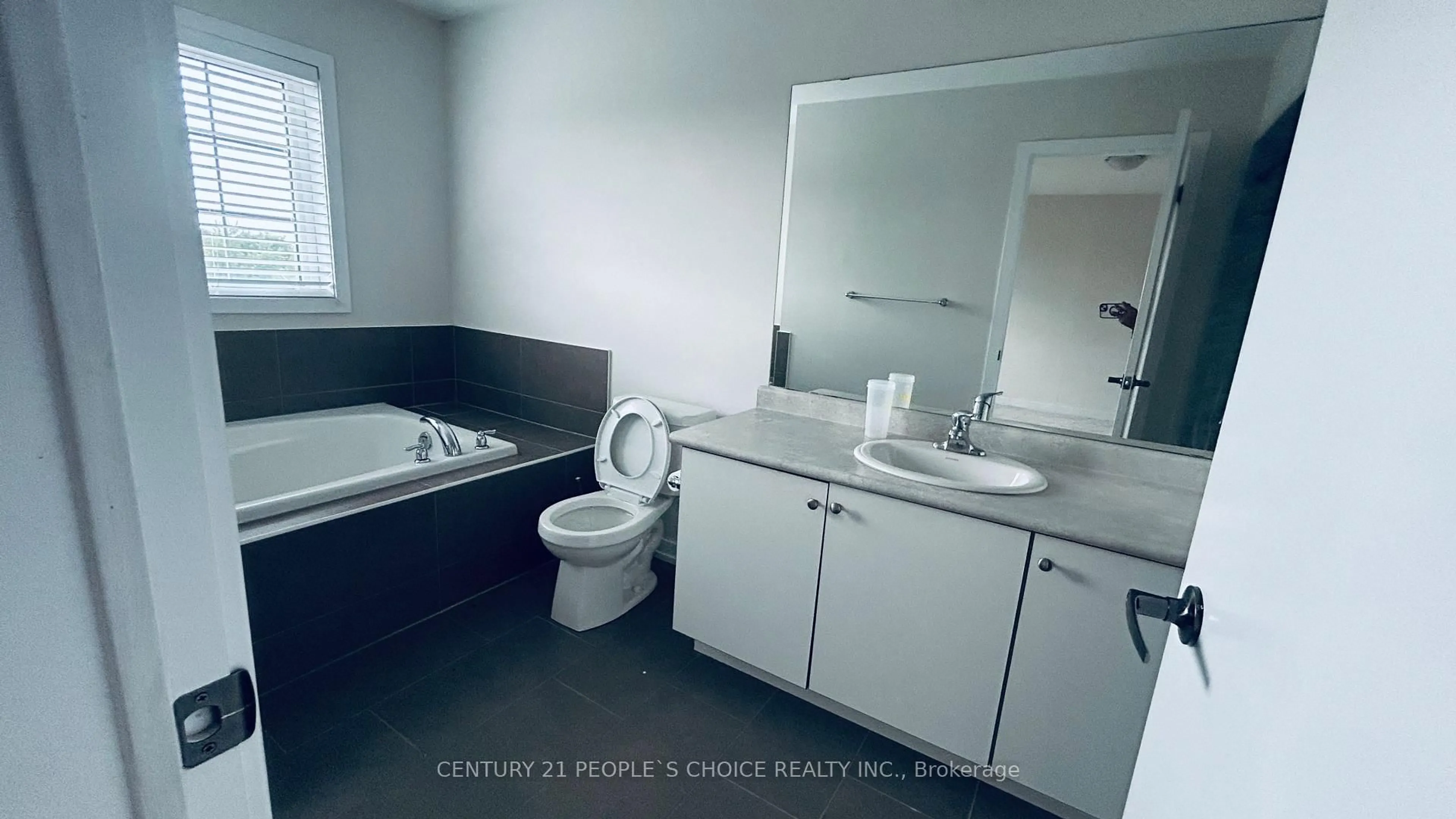Standard bathroom, ceramic/tile floor for 108 Golden Spring Dr, Brampton Ontario L7A 4N7