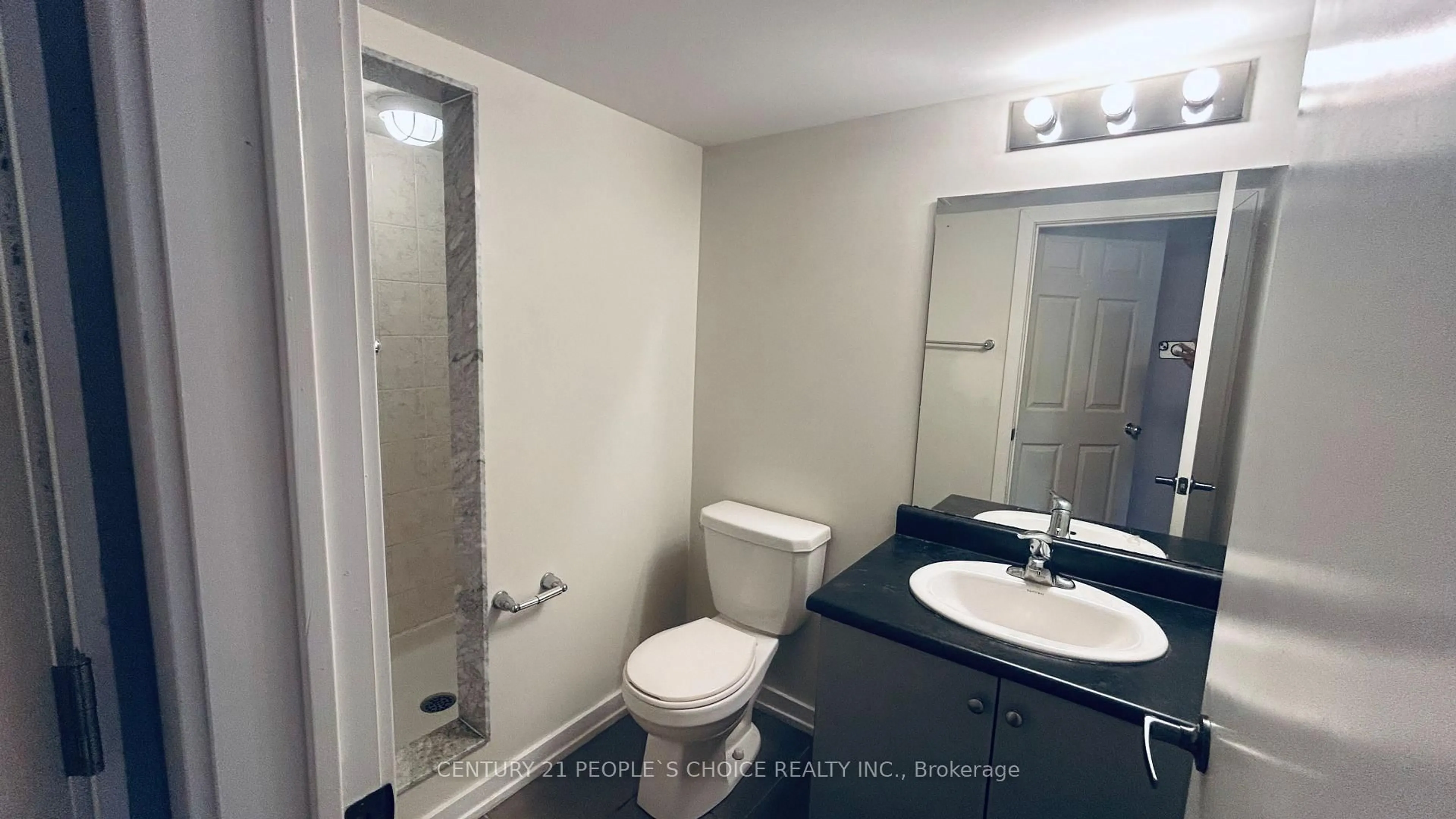 Standard bathroom, unknown for 108 Golden Spring Dr, Brampton Ontario L7A 4N7