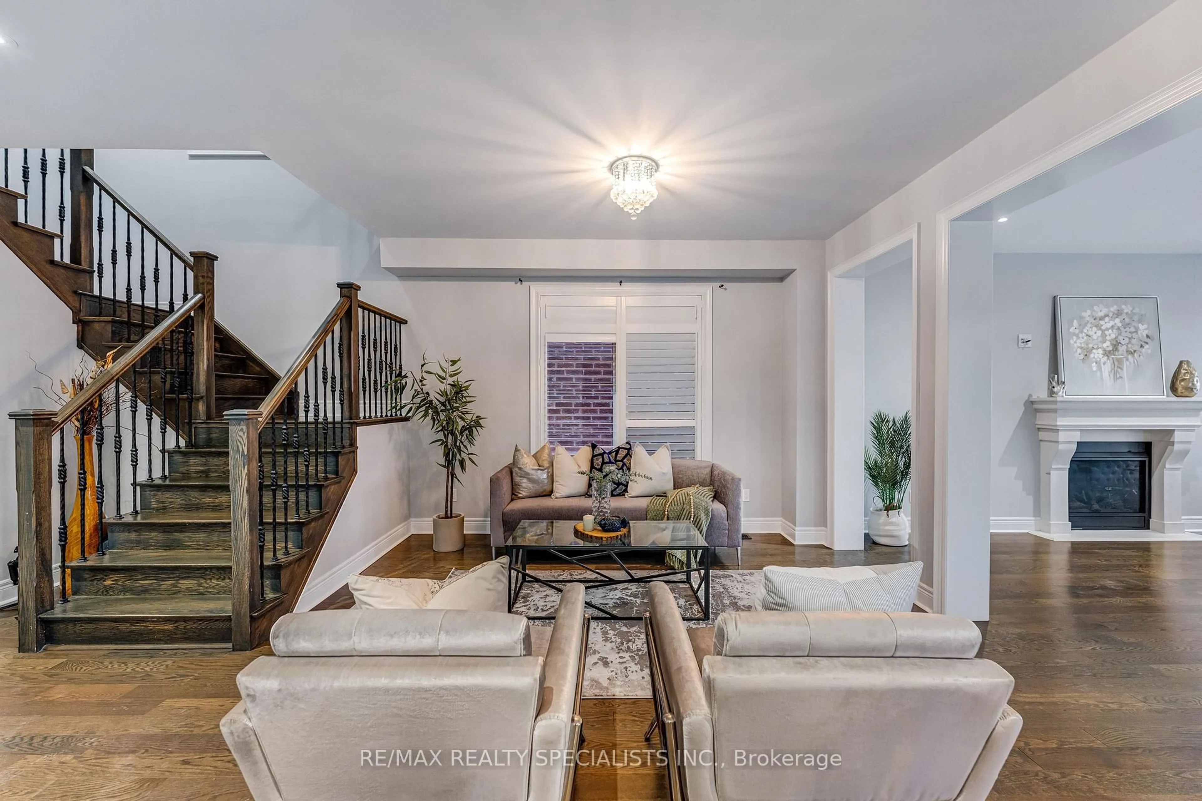 Living room with furniture, unknown for 171 Rising Hill Rdge, Brampton Ontario L6Y 6B2