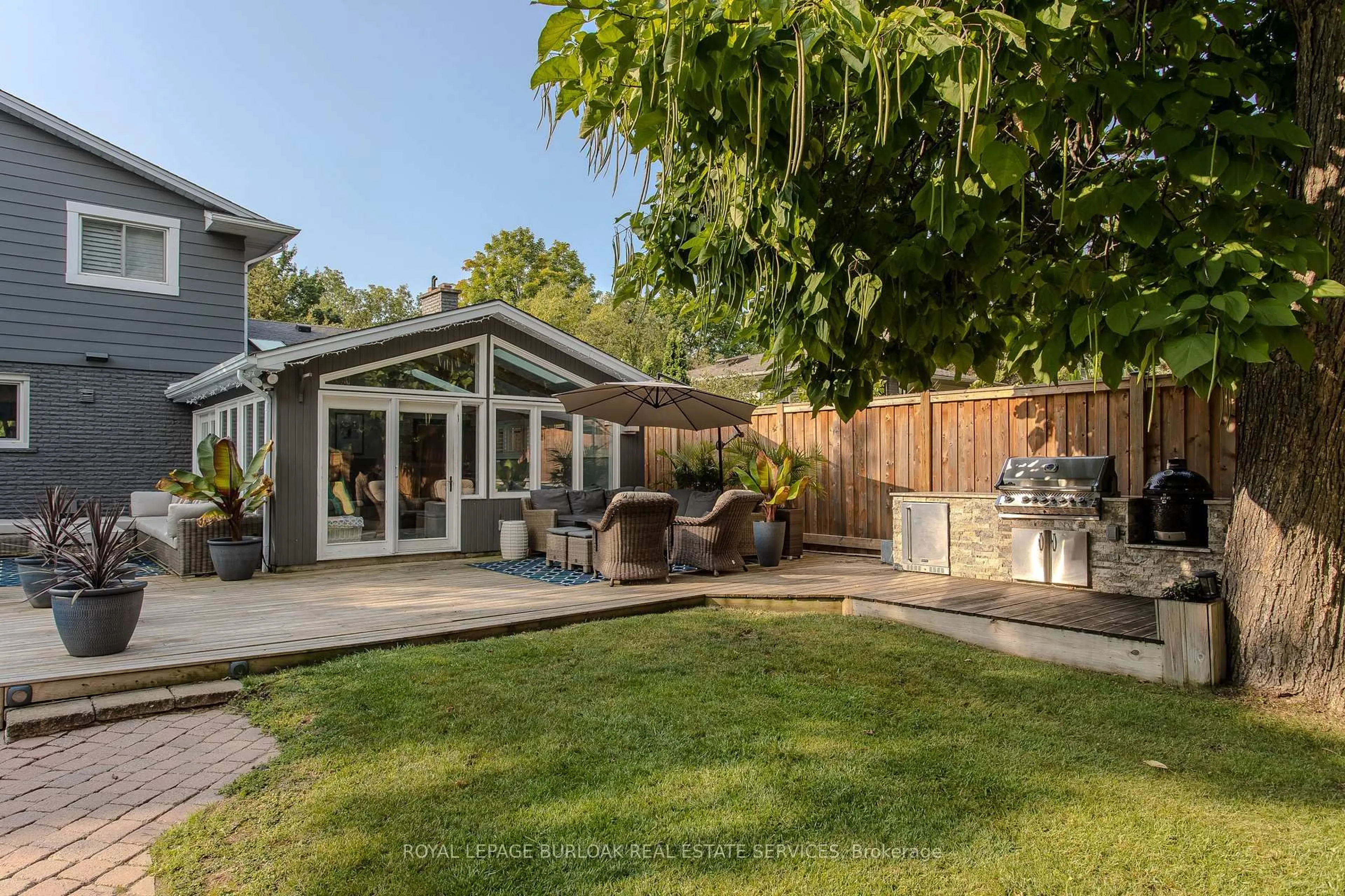 Patio, street for 2023 Cheviot Crt, Burlington Ontario L7P 1W7
