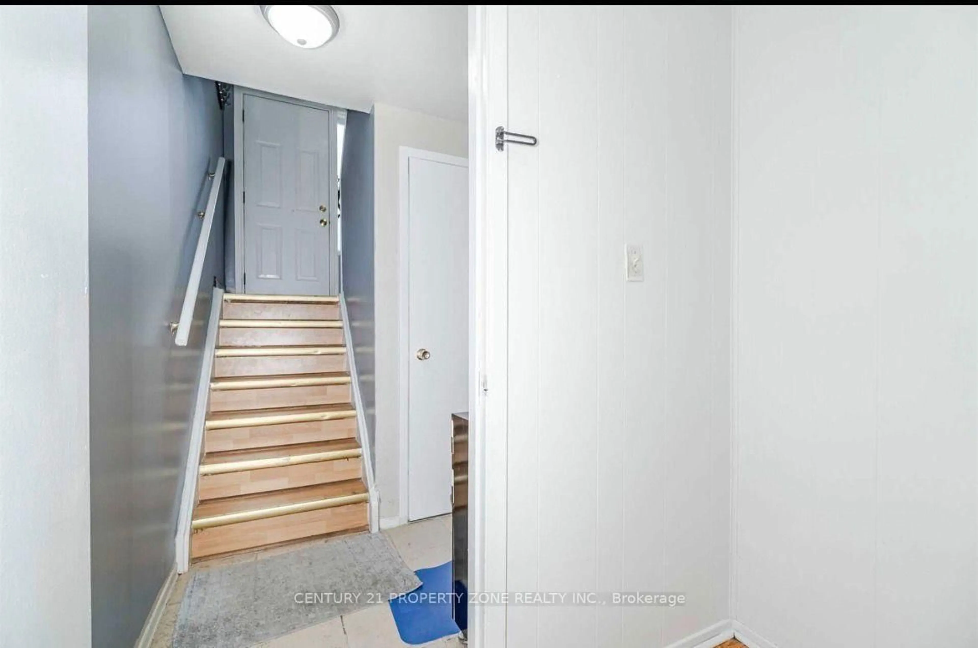 Unknown for 26 Sandringham Crt, Brampton Ontario L6T 3Z3