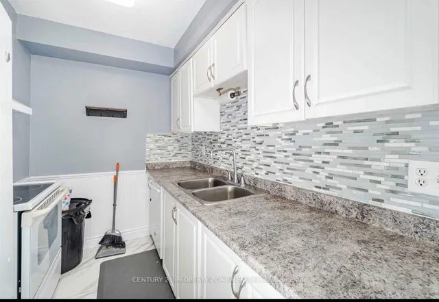 26 Sandringham Crt, Brampton 5