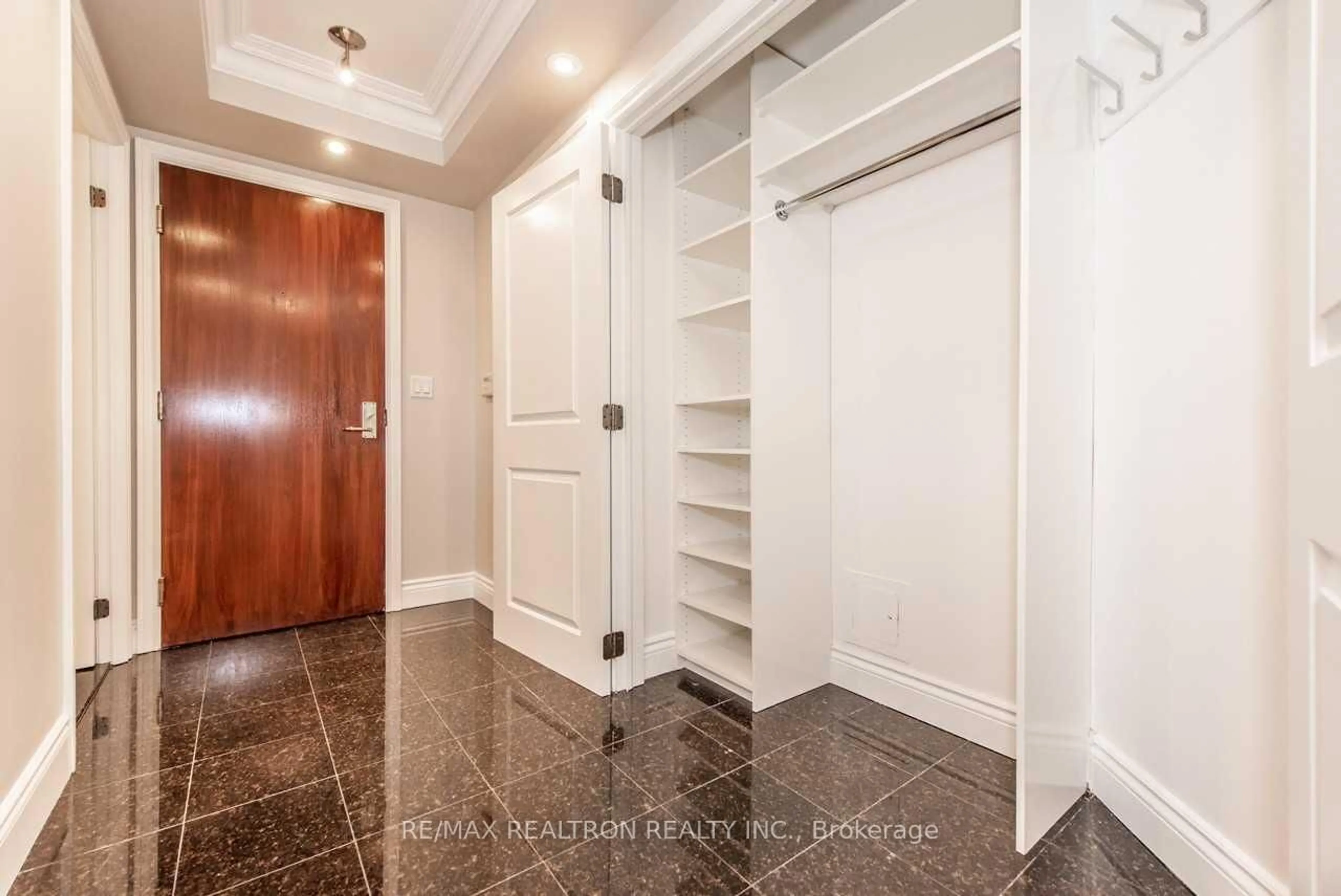 Indoor entryway for 1 Palace Pier Crt #3511, Toronto Ontario M8V 3W9