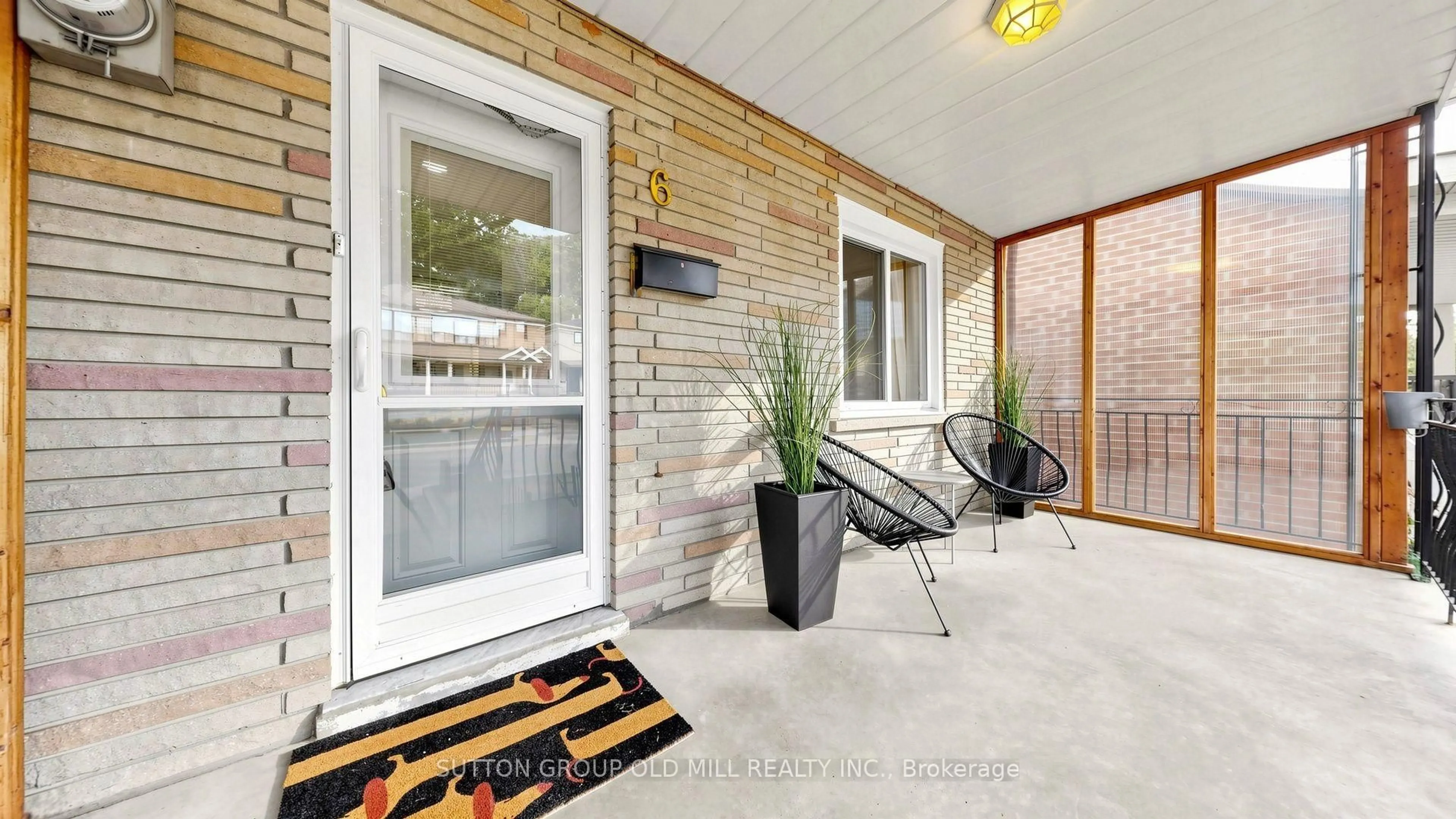 Indoor entryway for 6 Hilldale Rd, Toronto Ontario M6N 3Y2