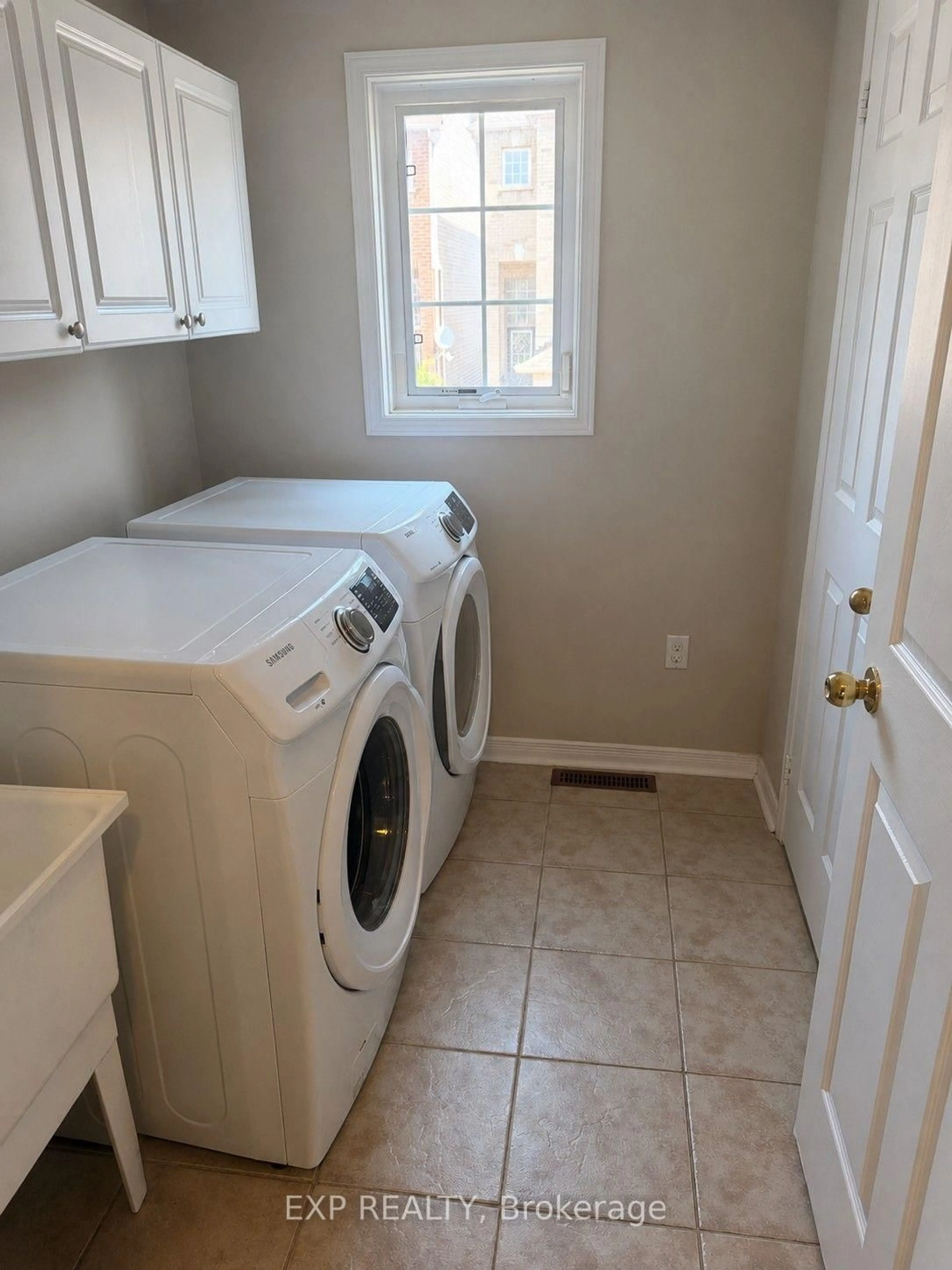 Laundry room for 5110 Fairview St #32, Burlington Ontario L7L 7H6