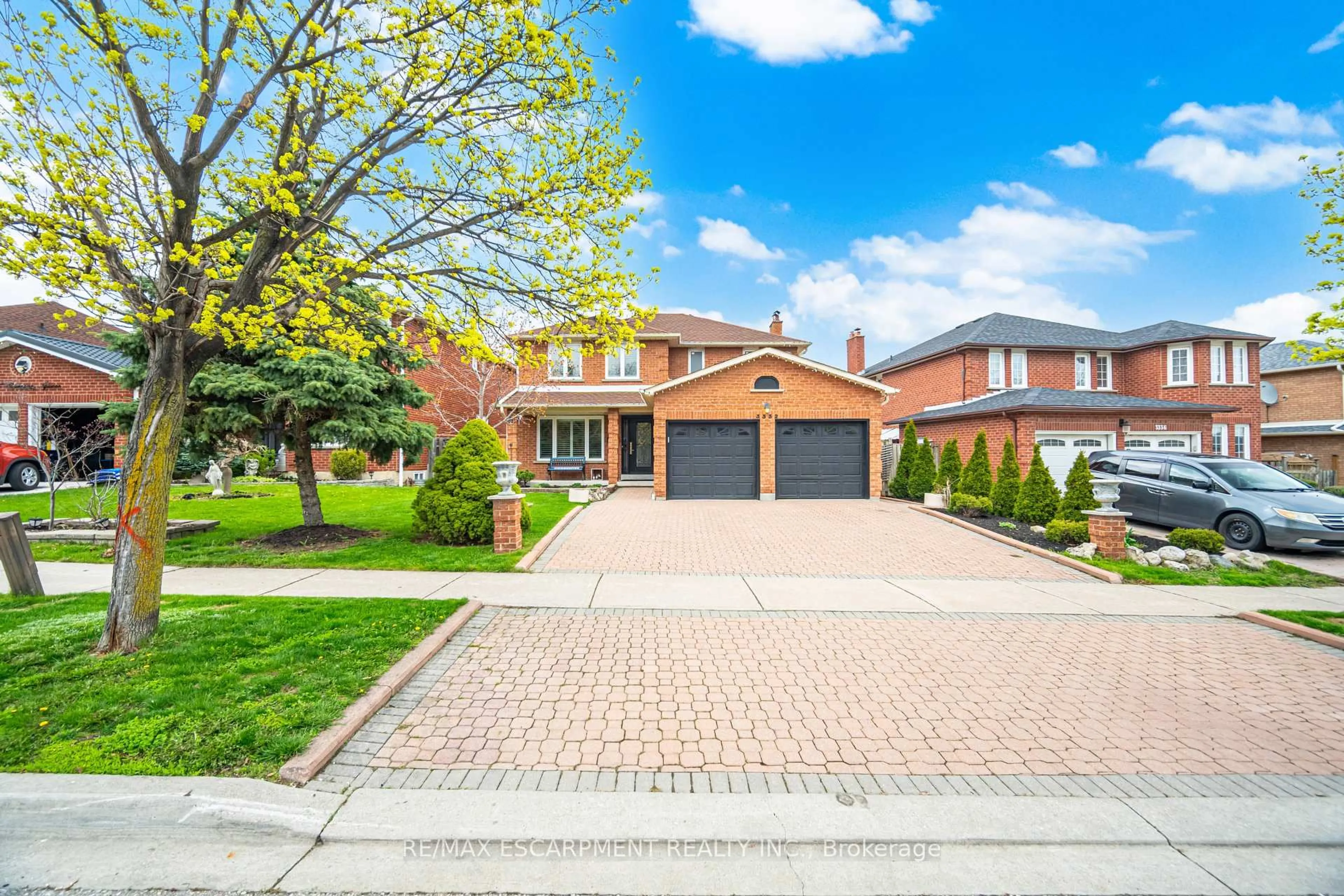 Home with brick exterior material, street for 3332 TESTIMONY Sq, Mississauga Ontario L5B 3G2