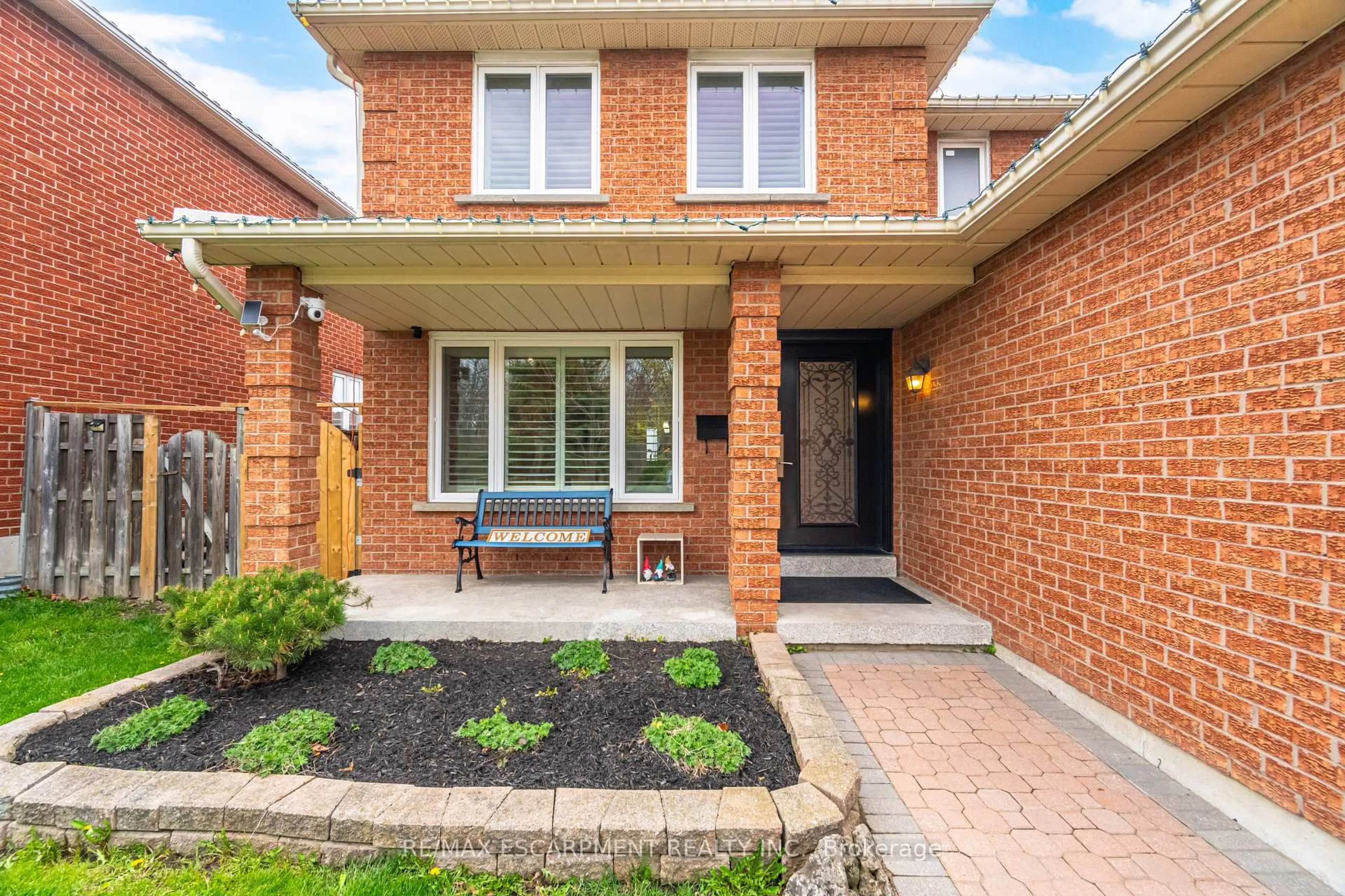 Home with brick exterior material, street for 3332 TESTIMONY Sq, Mississauga Ontario L5B 3G2
