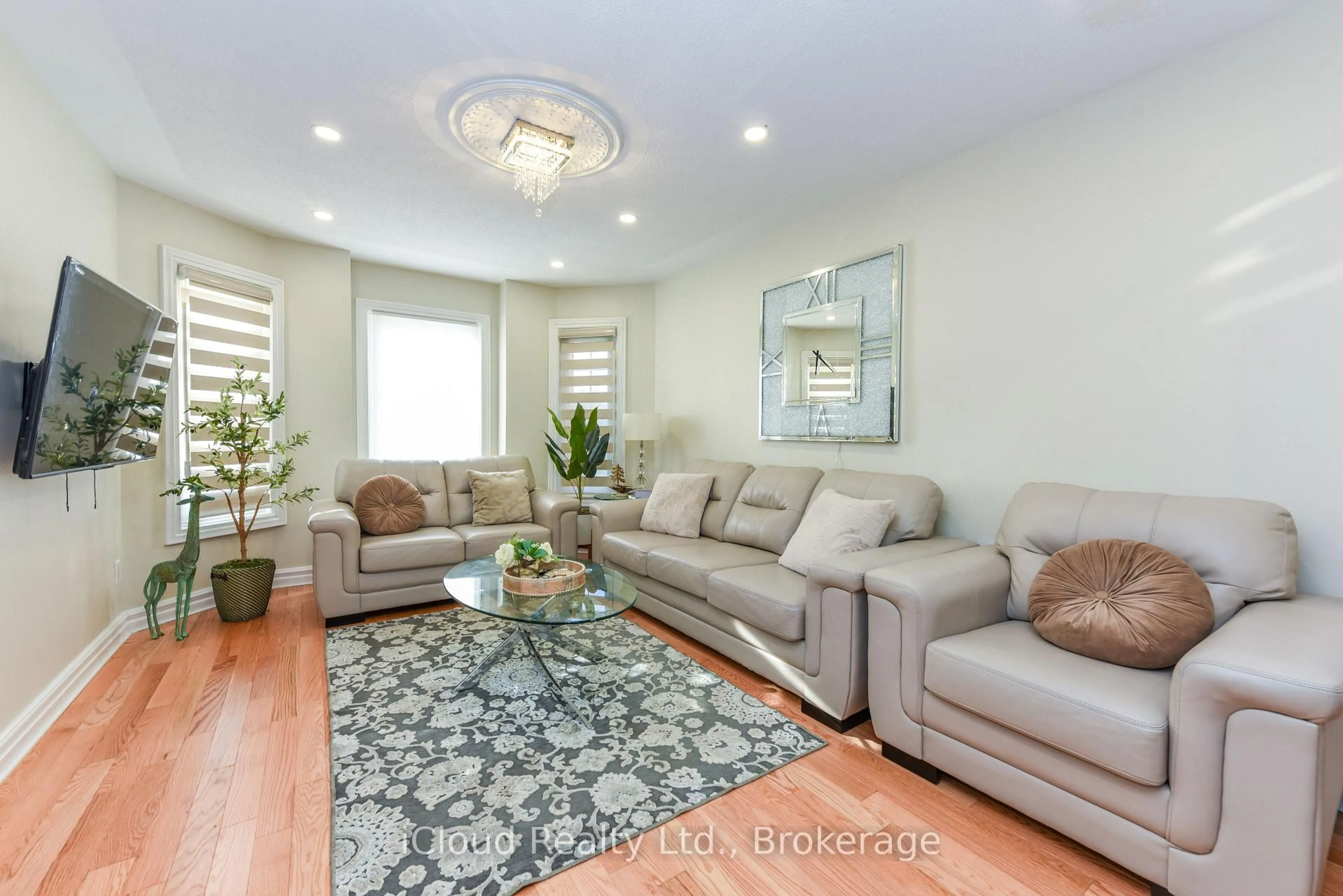 Living room with furniture, unknown for 8 St Mark Pl, Brampton Ontario L6X 3W5