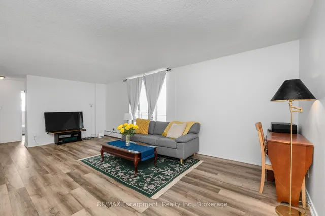 975 WARWICK Crt #1501, Burlington 5