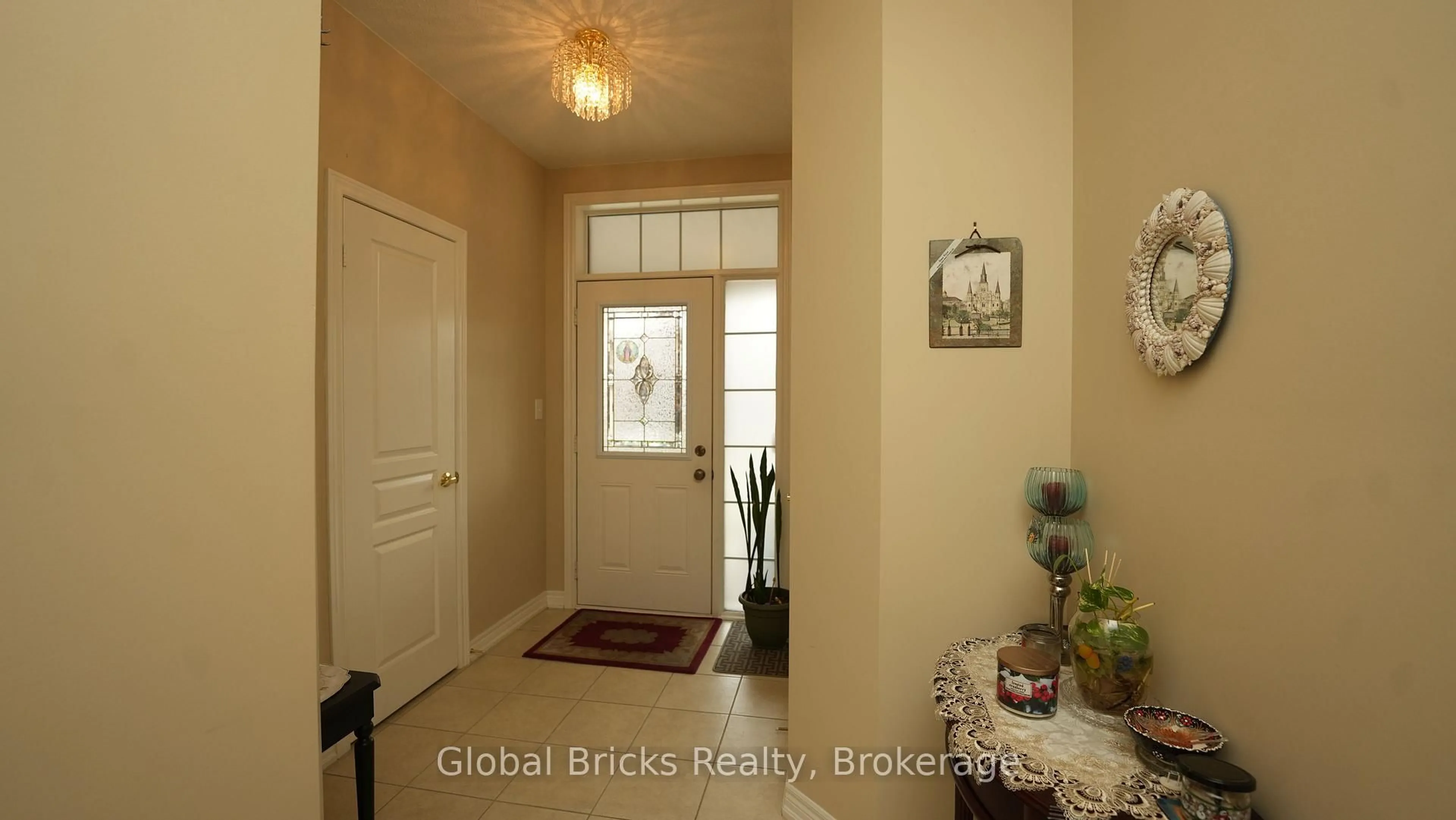 Indoor entryway for 3428 Stoney Cres, Mississauga Ontario L5M 0N7