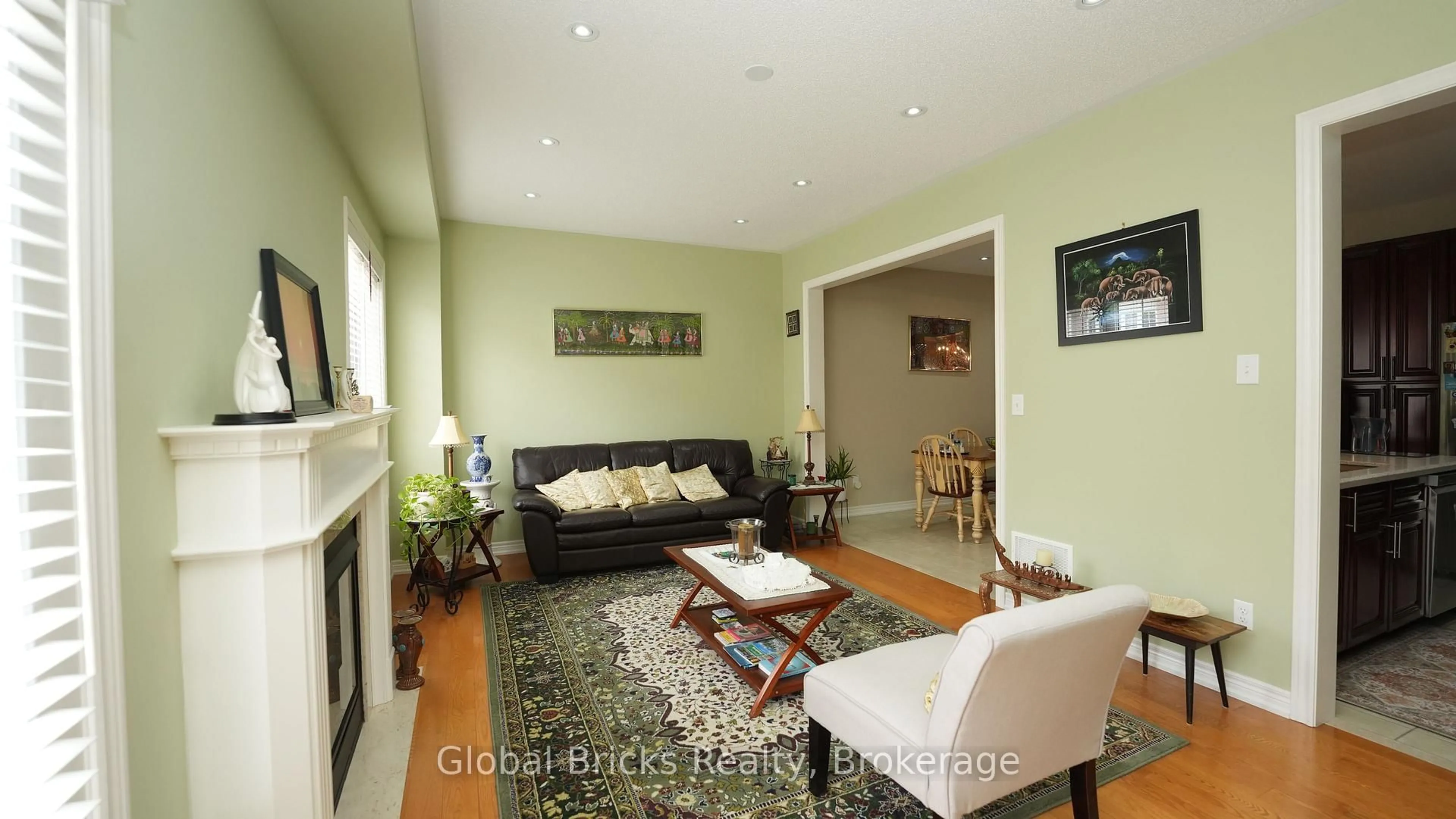 Living room with furniture, unknown for 3428 Stoney Cres, Mississauga Ontario L5M 0N7