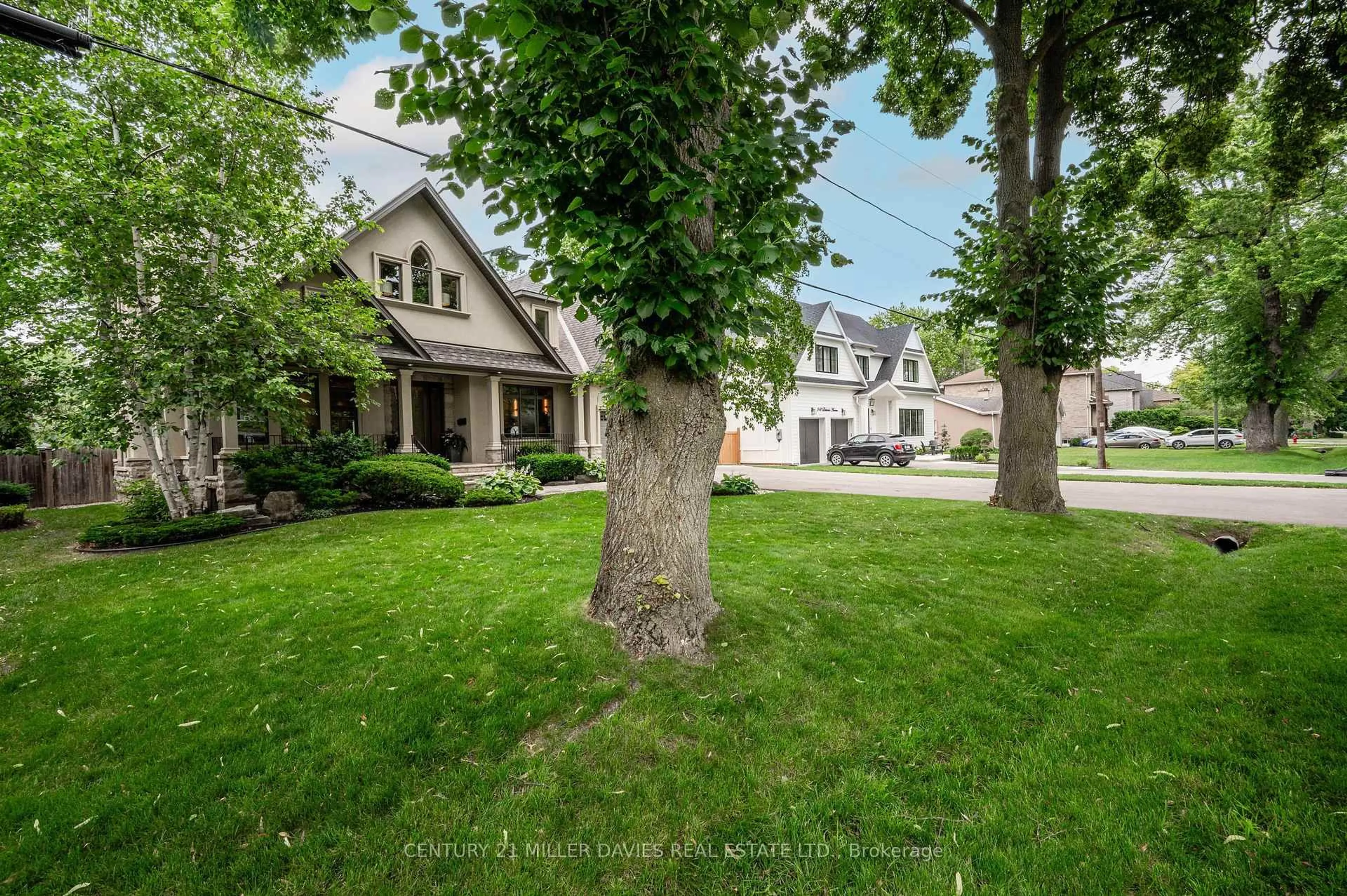 Patio, street for 249 Lakeside Ave, Burlington Ontario L7N 1Y4