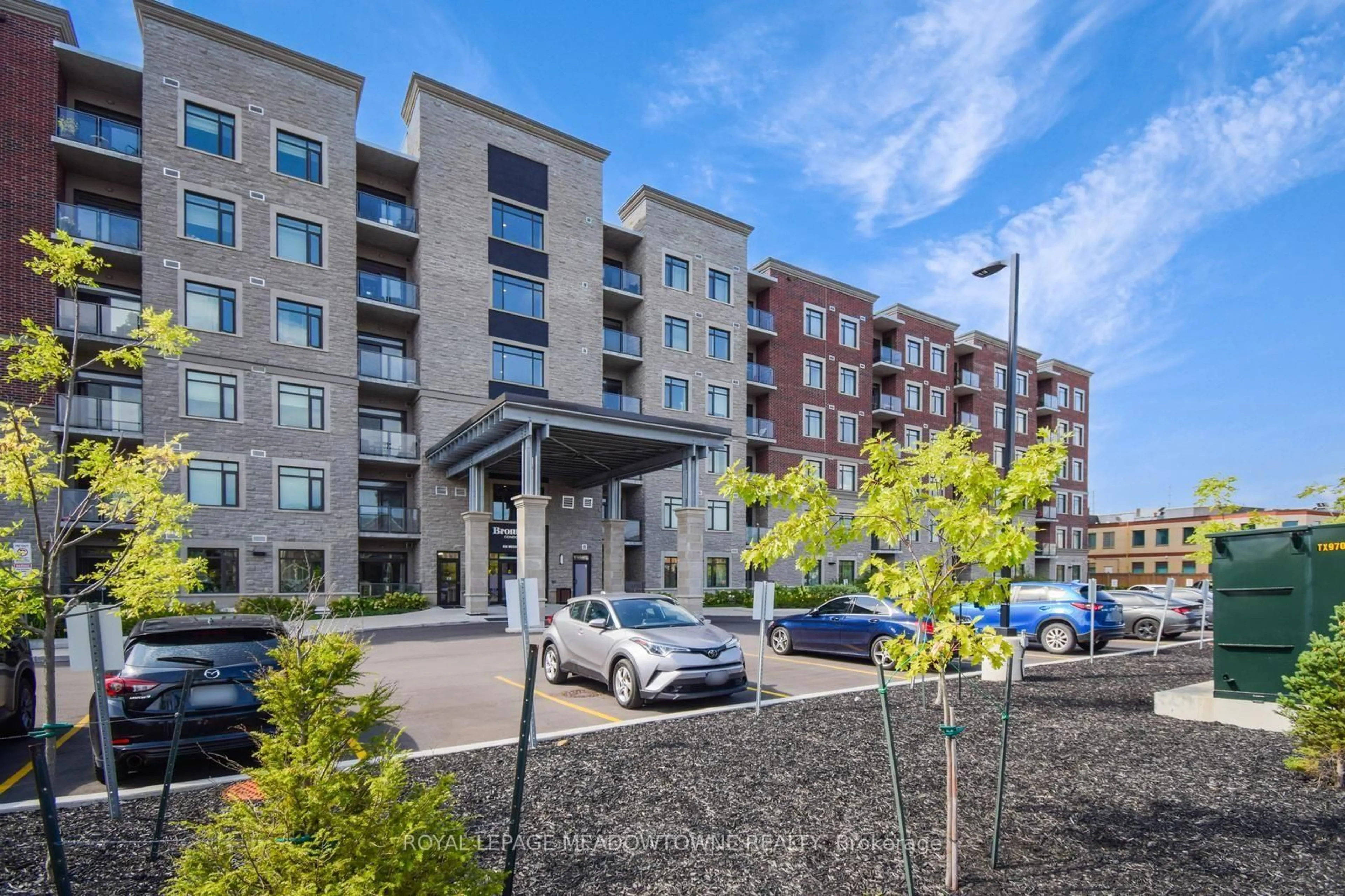 Patio, building for 830 Megson Terr #213, Milton Ontario L9T 7H3