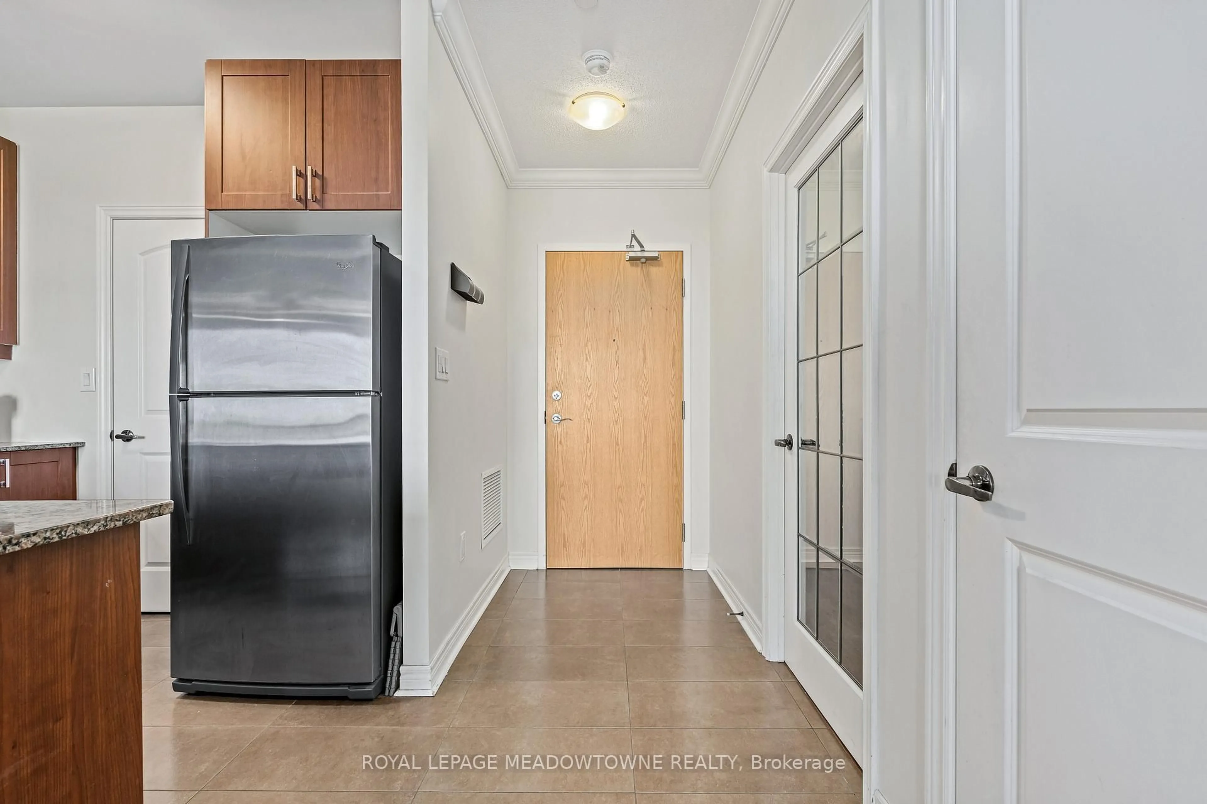 Indoor entryway for 383 Main St #520, Milton Ontario L9T 8K8
