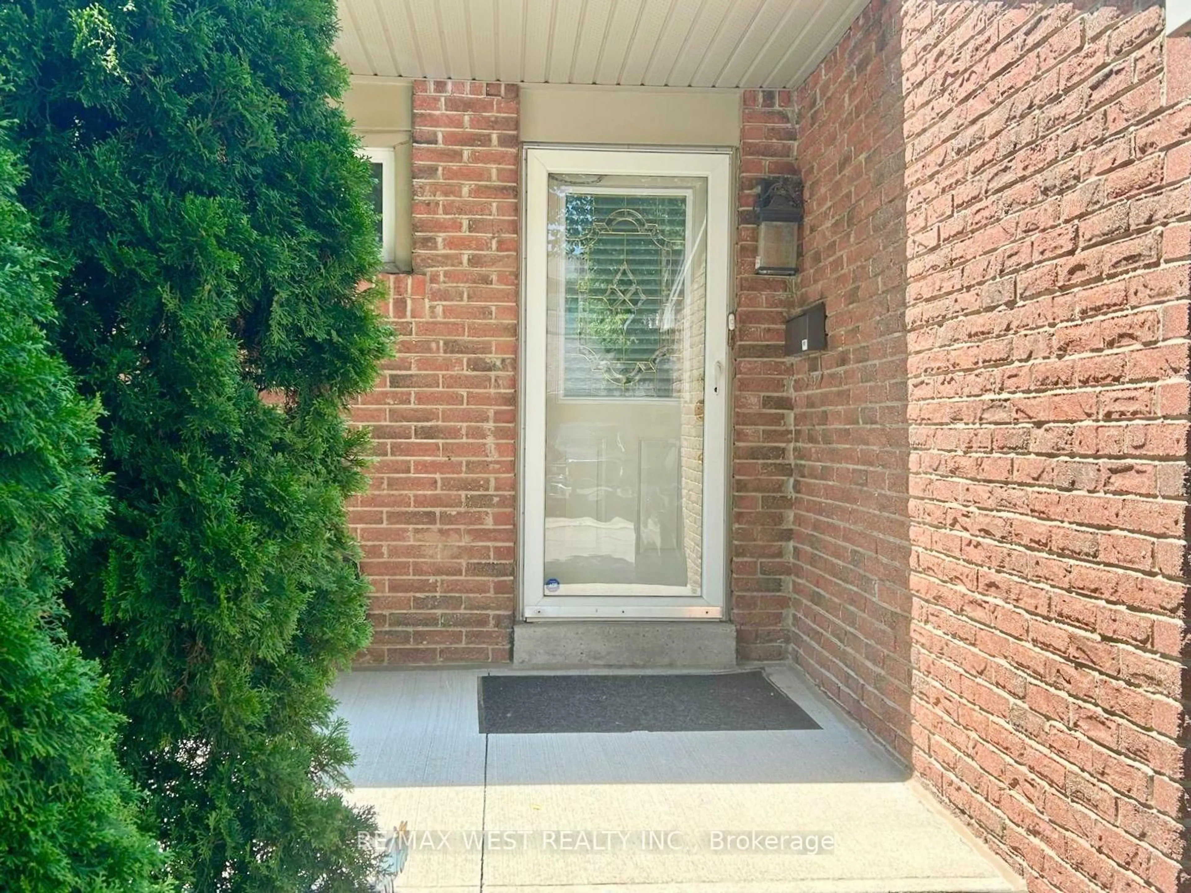 Indoor entryway for 2670 Battleford Rd #89, Mississauga Ontario L5N 2S7
