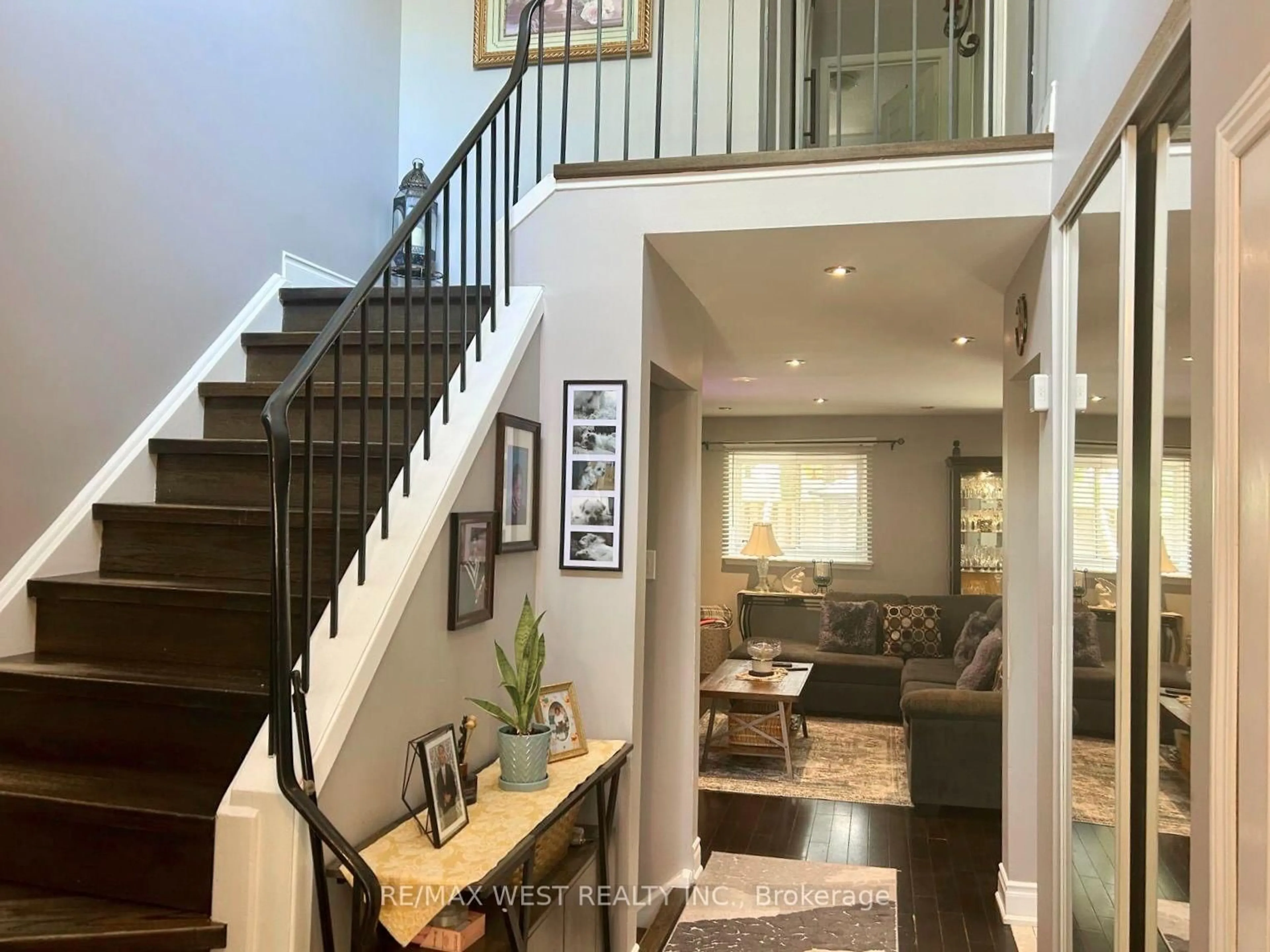 Indoor entryway for 2670 Battleford Rd #89, Mississauga Ontario L5N 2S7