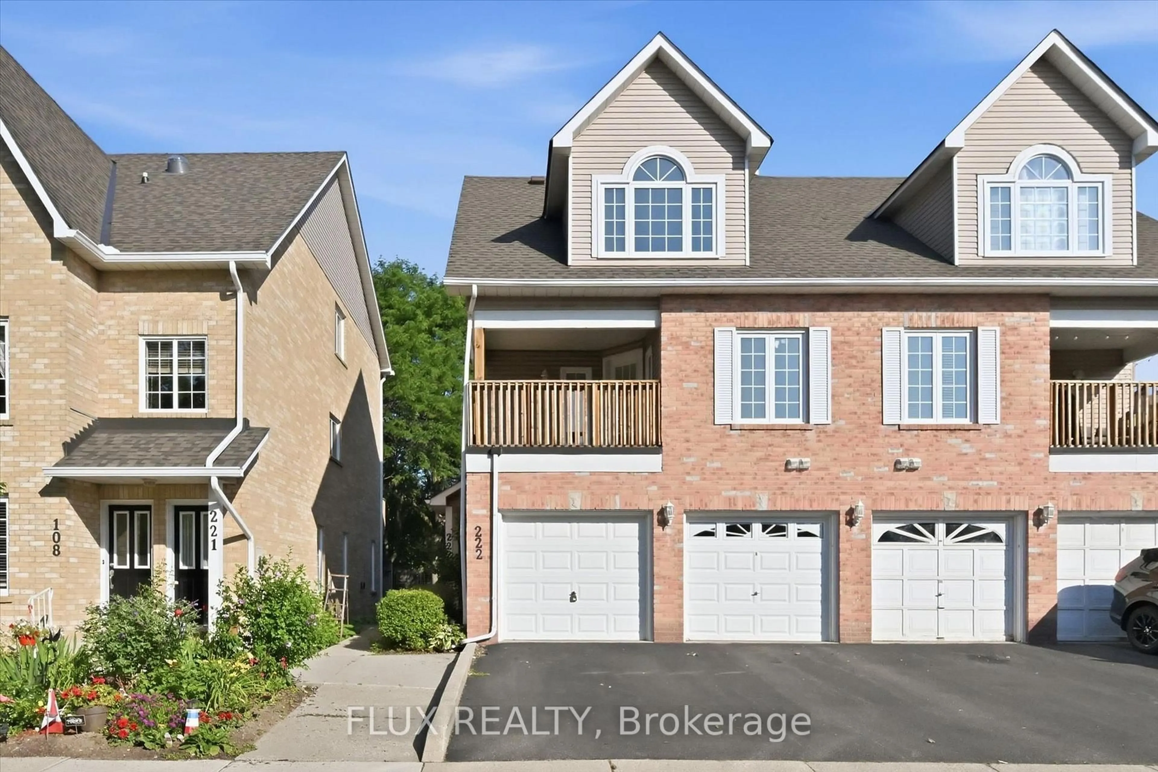 A pic from outside/outdoor area/front of a property/back of a property/a pic from drone, street for 2075 Walker's Line #222, Burlington Ontario L7M 4G7