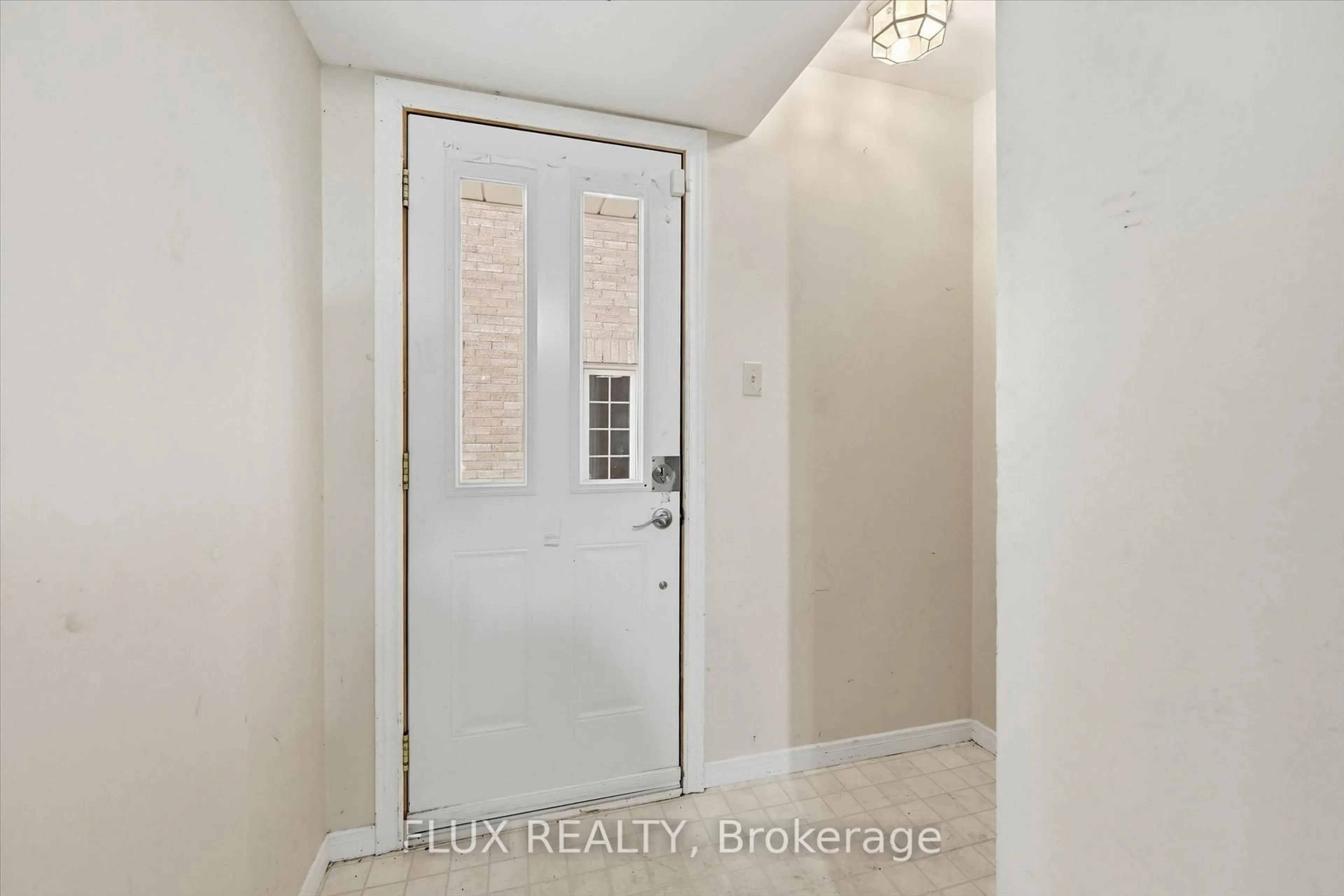 Indoor entryway for 2075 Walker's Line #222, Burlington Ontario L7M 4G7