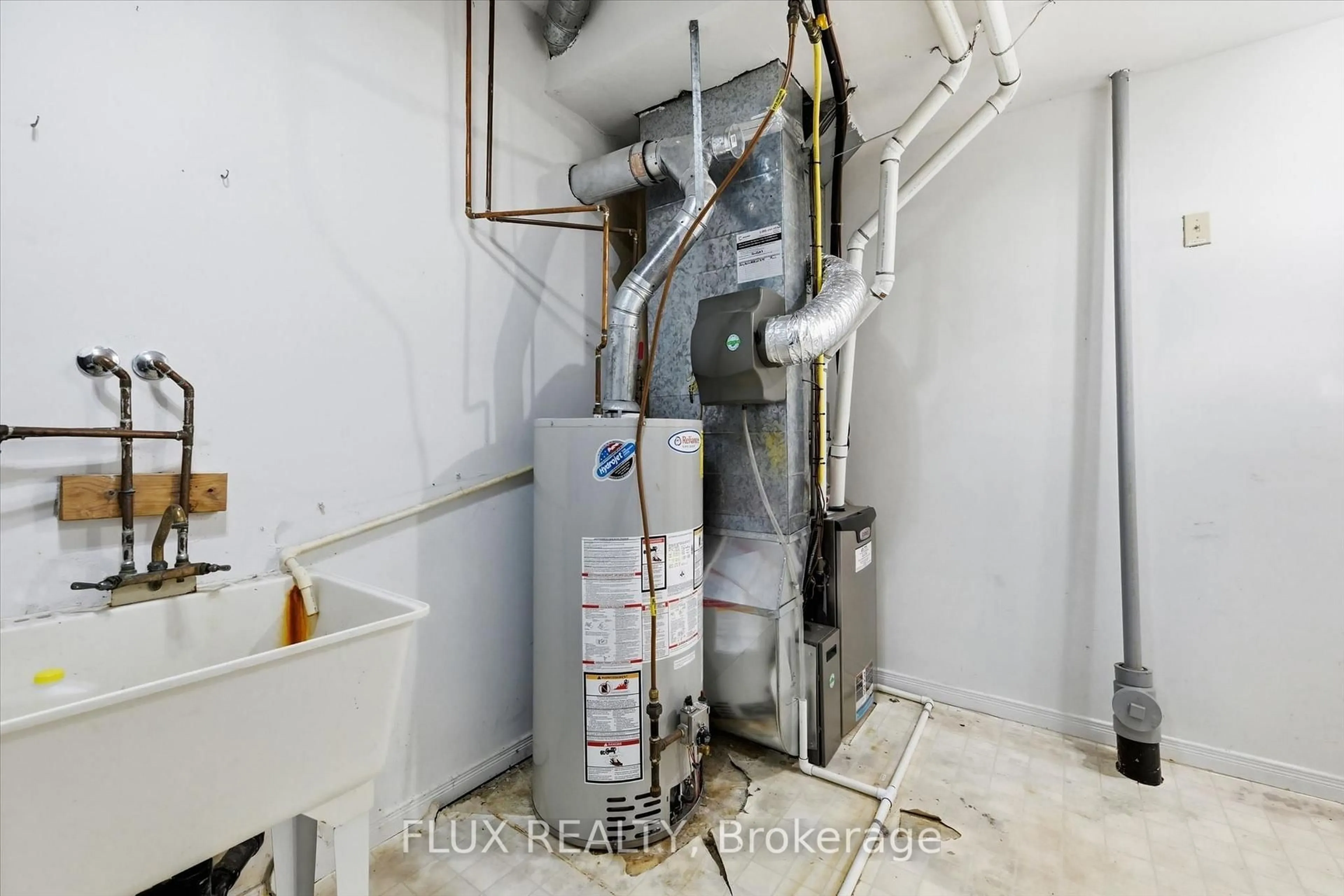 Laundry room for 2075 Walker's Line #222, Burlington Ontario L7M 4G7