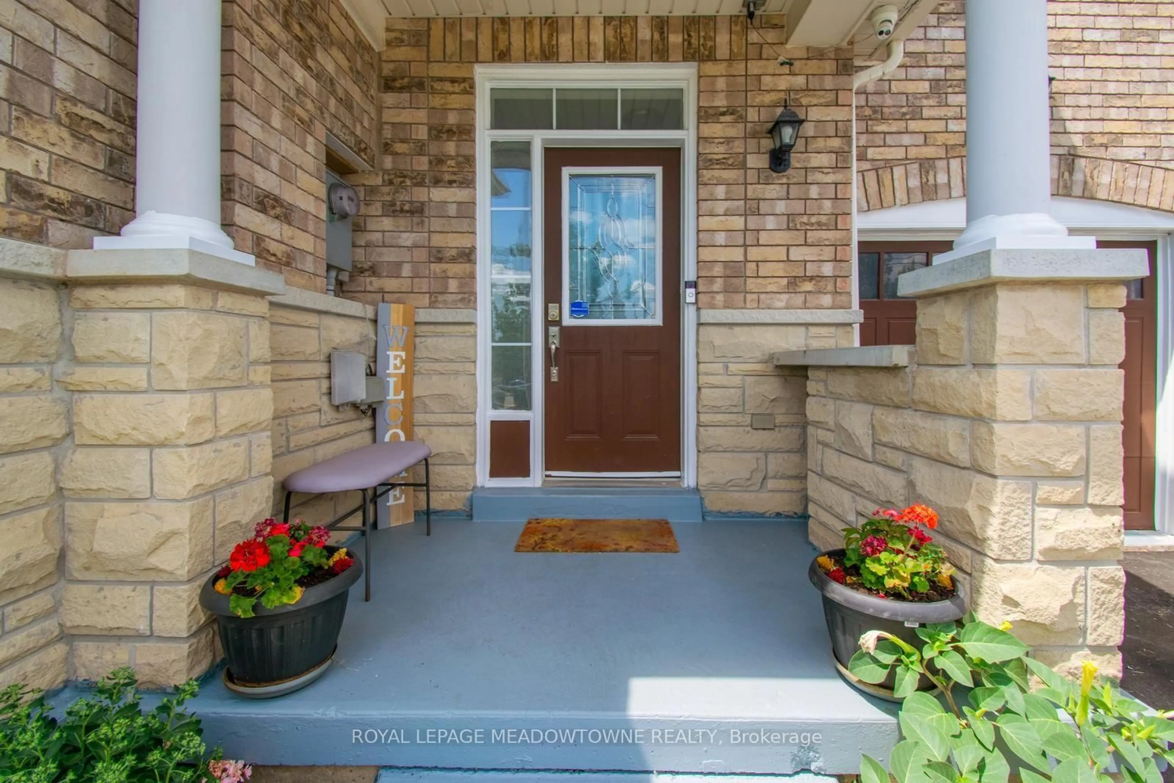 Indoor entryway for 52 Royal Vista Rd, Brampton Ontario L6Y 0N5