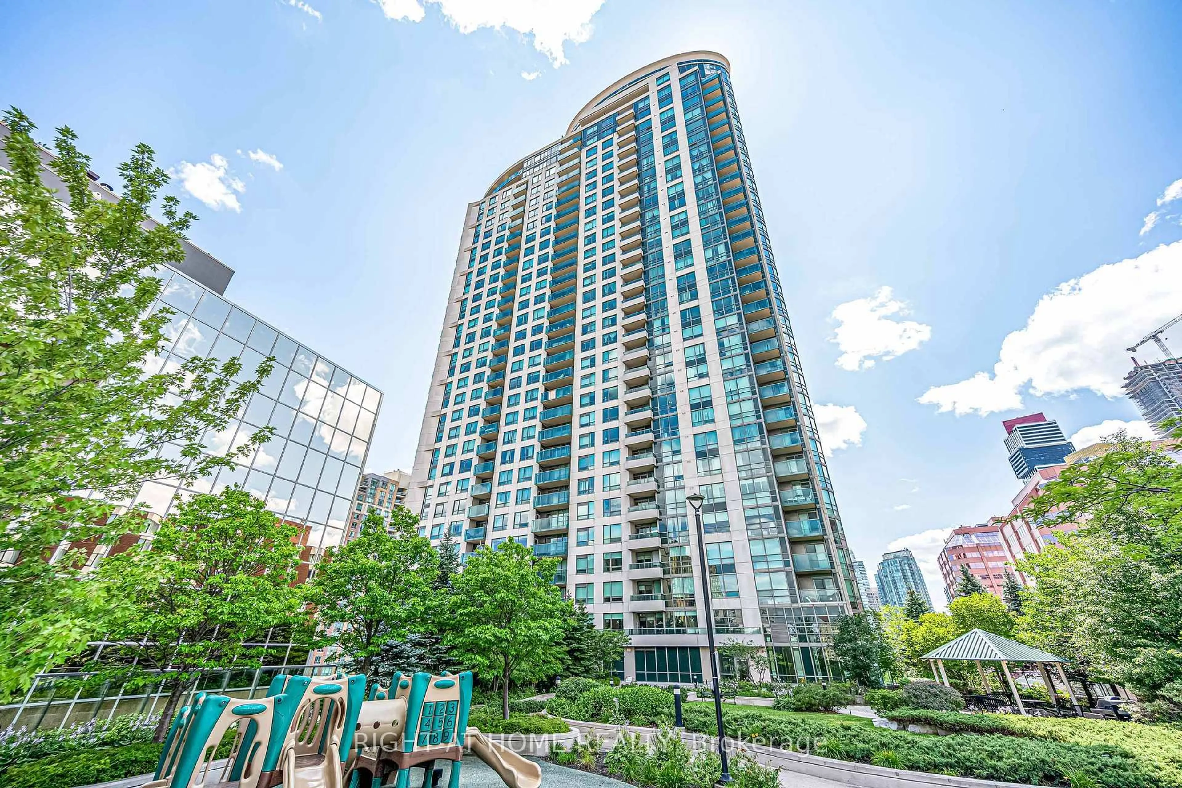 Patio, city buildings view from balcony for 208 Enfield Pl ##2902, Mississauga Ontario L5B 0G8