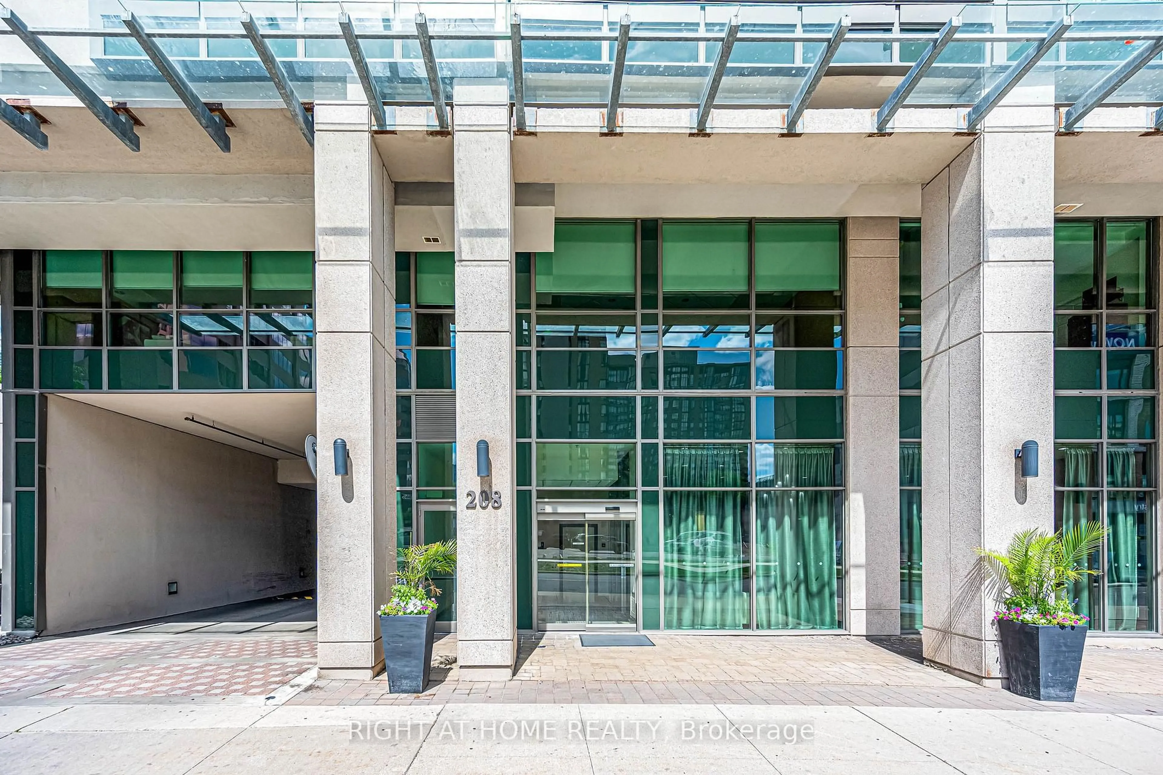 Indoor foyer for 208 Enfield Pl ##2902, Mississauga Ontario L5B 0G8