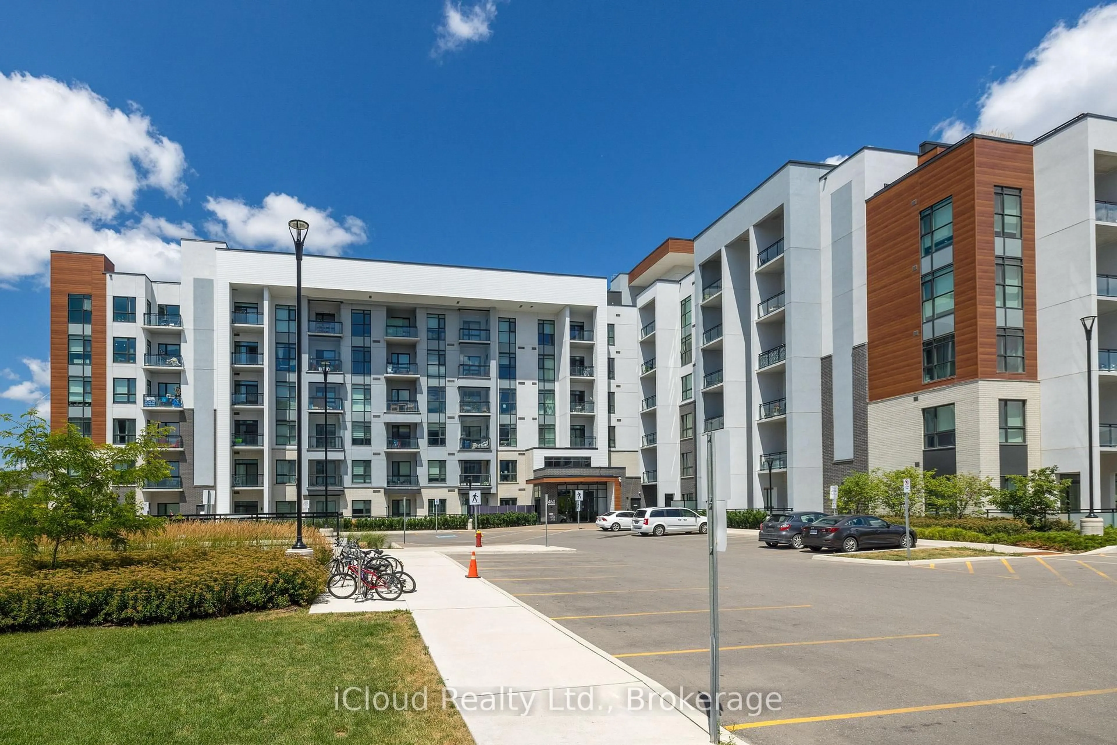 Indoor foyer for 460 Gordon Krantz Ave #612, Milton Ontario L9E 1Z2