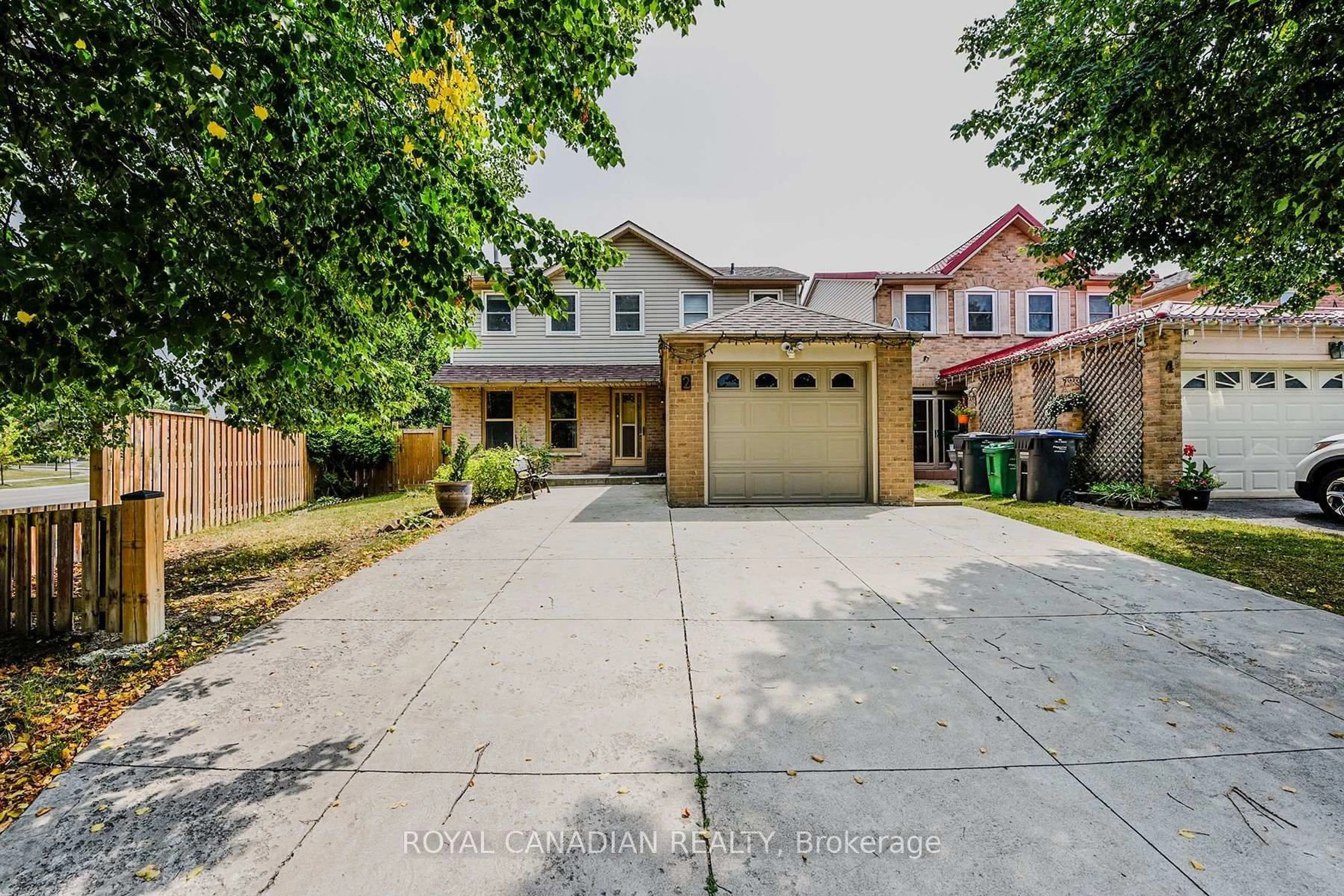 A pic from outside/outdoor area/front of a property/back of a property/a pic from drone, street for 2 Mayberry Crt, Brampton Ontario L6S 5A9