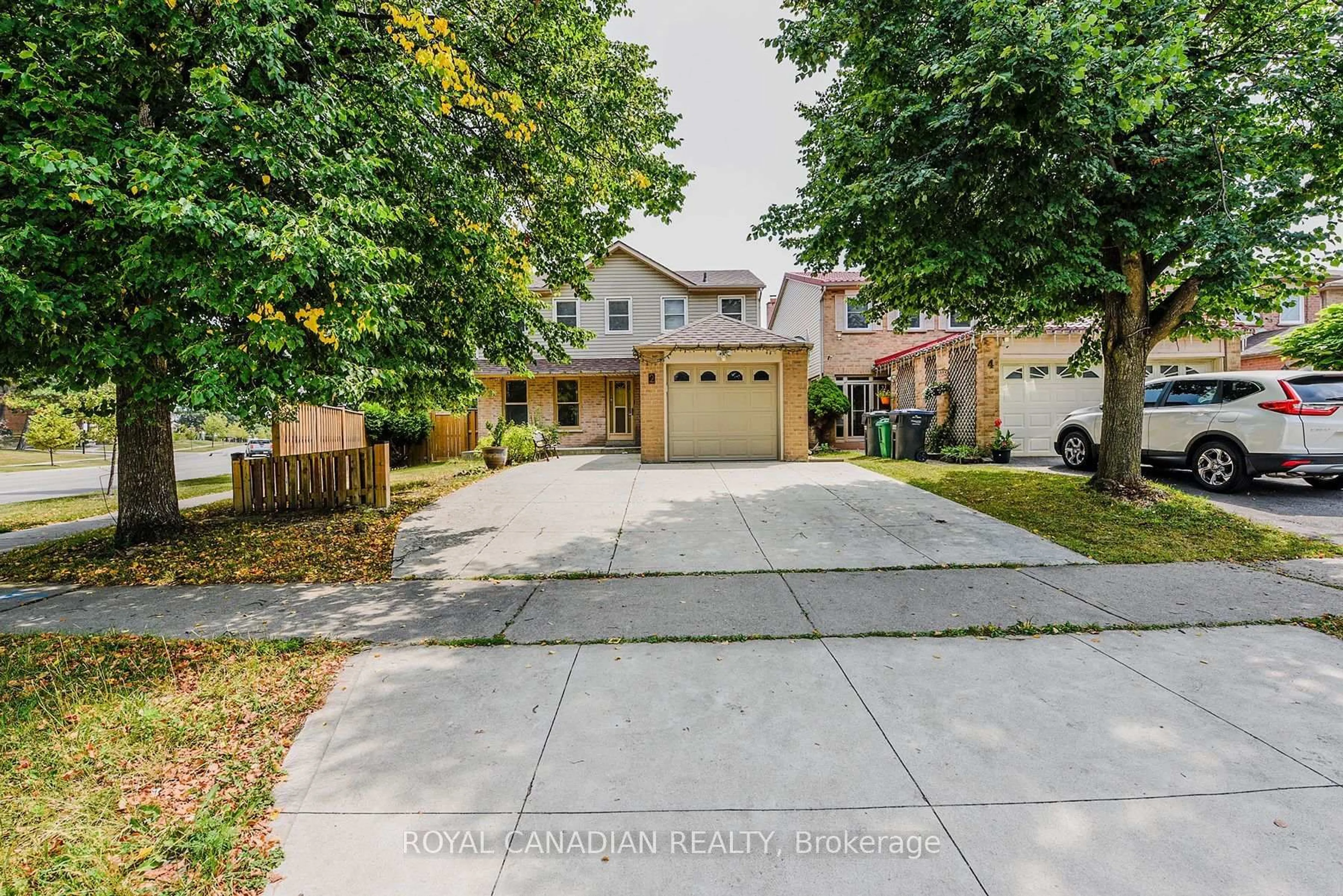 A pic from outside/outdoor area/front of a property/back of a property/a pic from drone, street for 2 Mayberry Crt, Brampton Ontario L6S 5A9