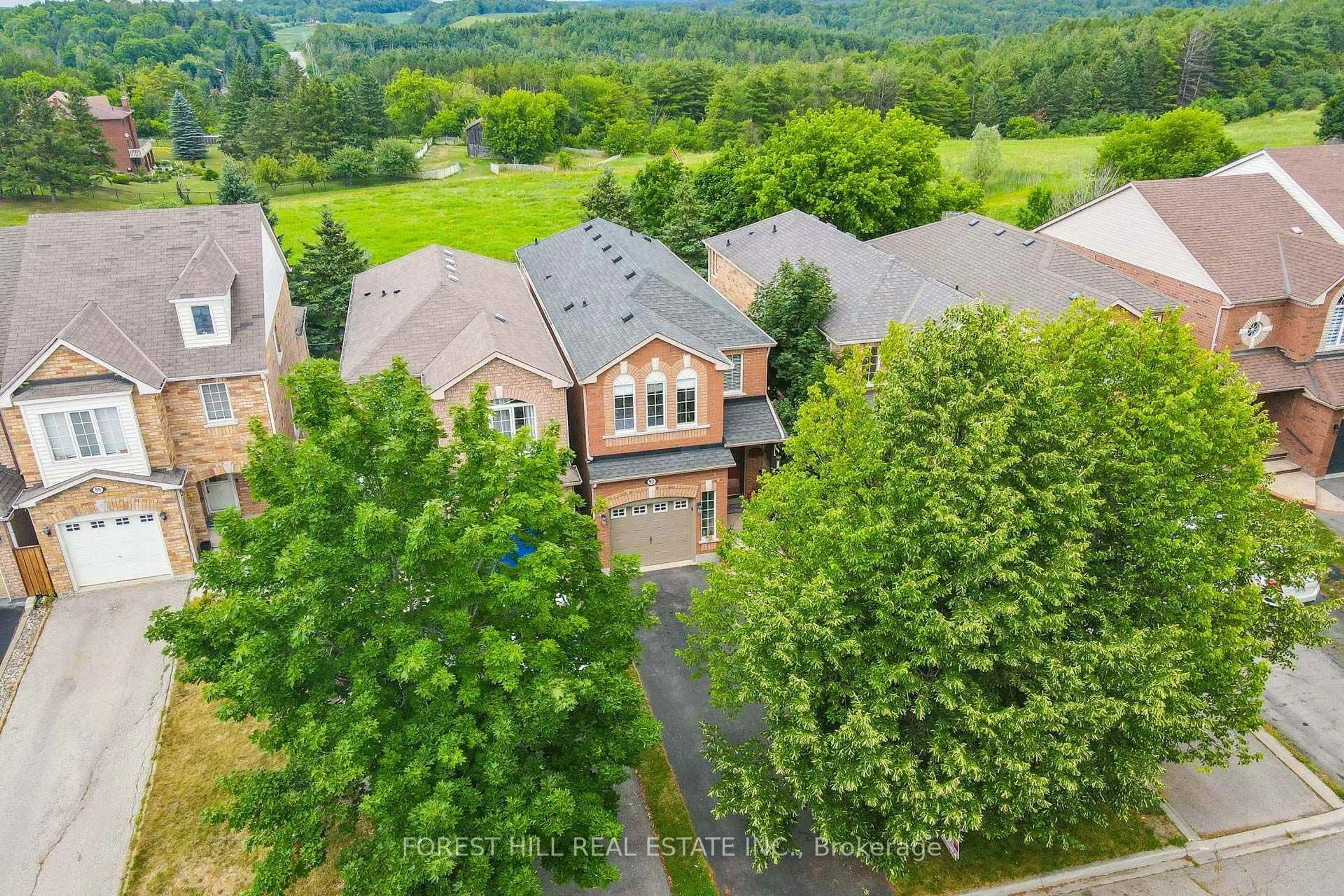 A pic from outside/outdoor area/front of a property/back of a property/a pic from drone, unknown for 92 Senator Way, Caledon Ontario L7E 2S6