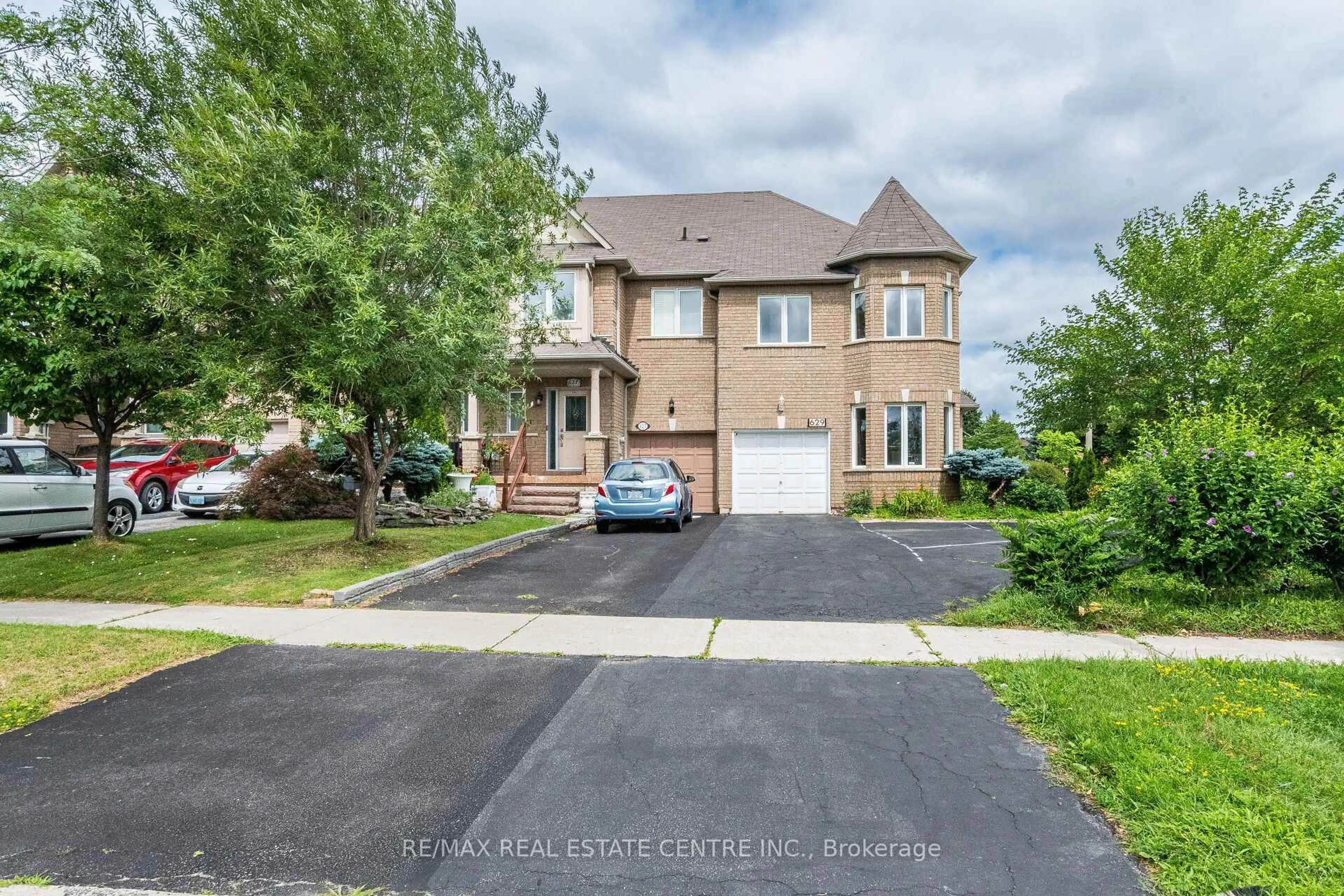 Home with brick exterior material, street for 629 Lumberton Cres, Mississauga Ontario L4Z 3Z5