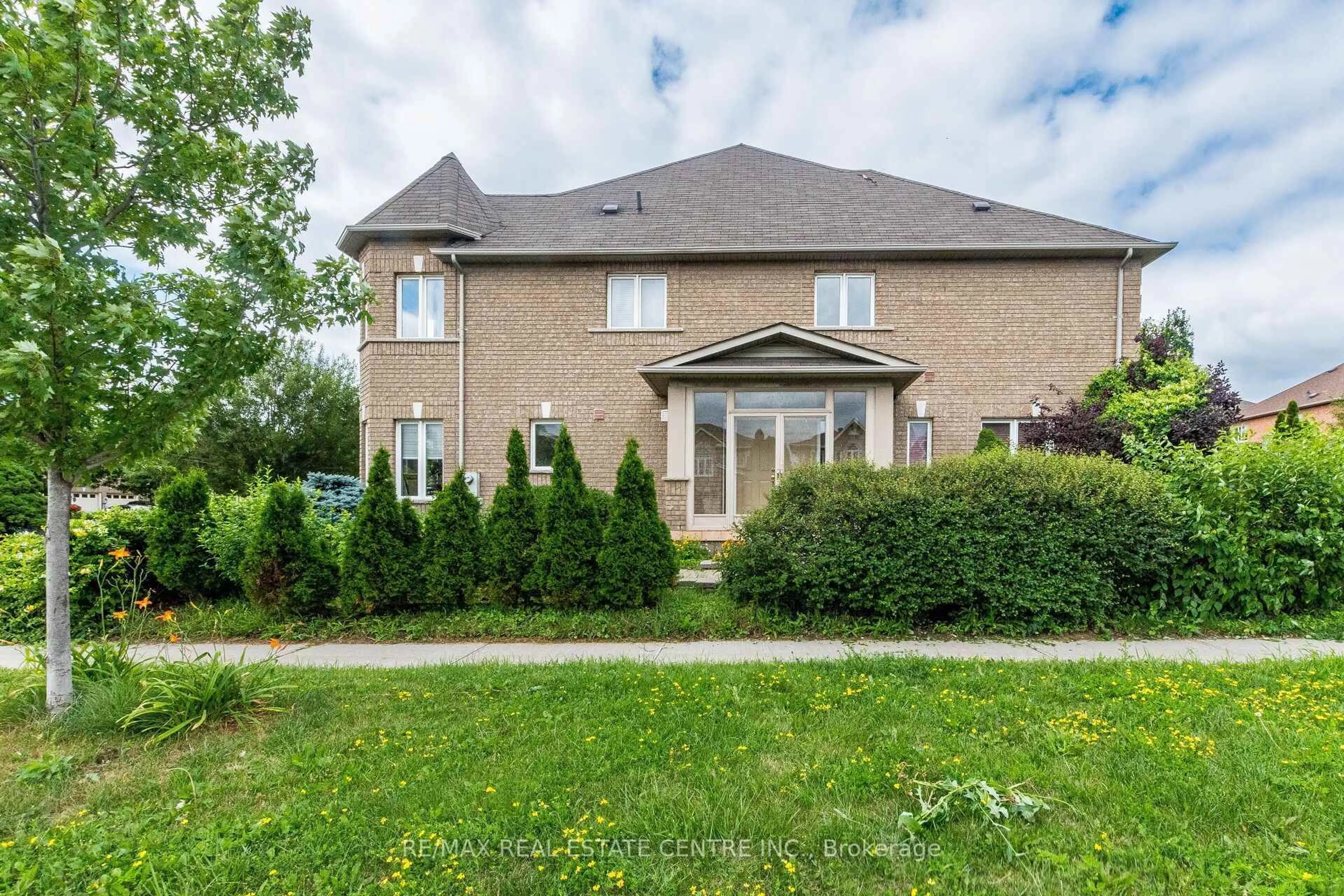 Home with brick exterior material, street for 629 Lumberton Cres, Mississauga Ontario L4Z 3Z5