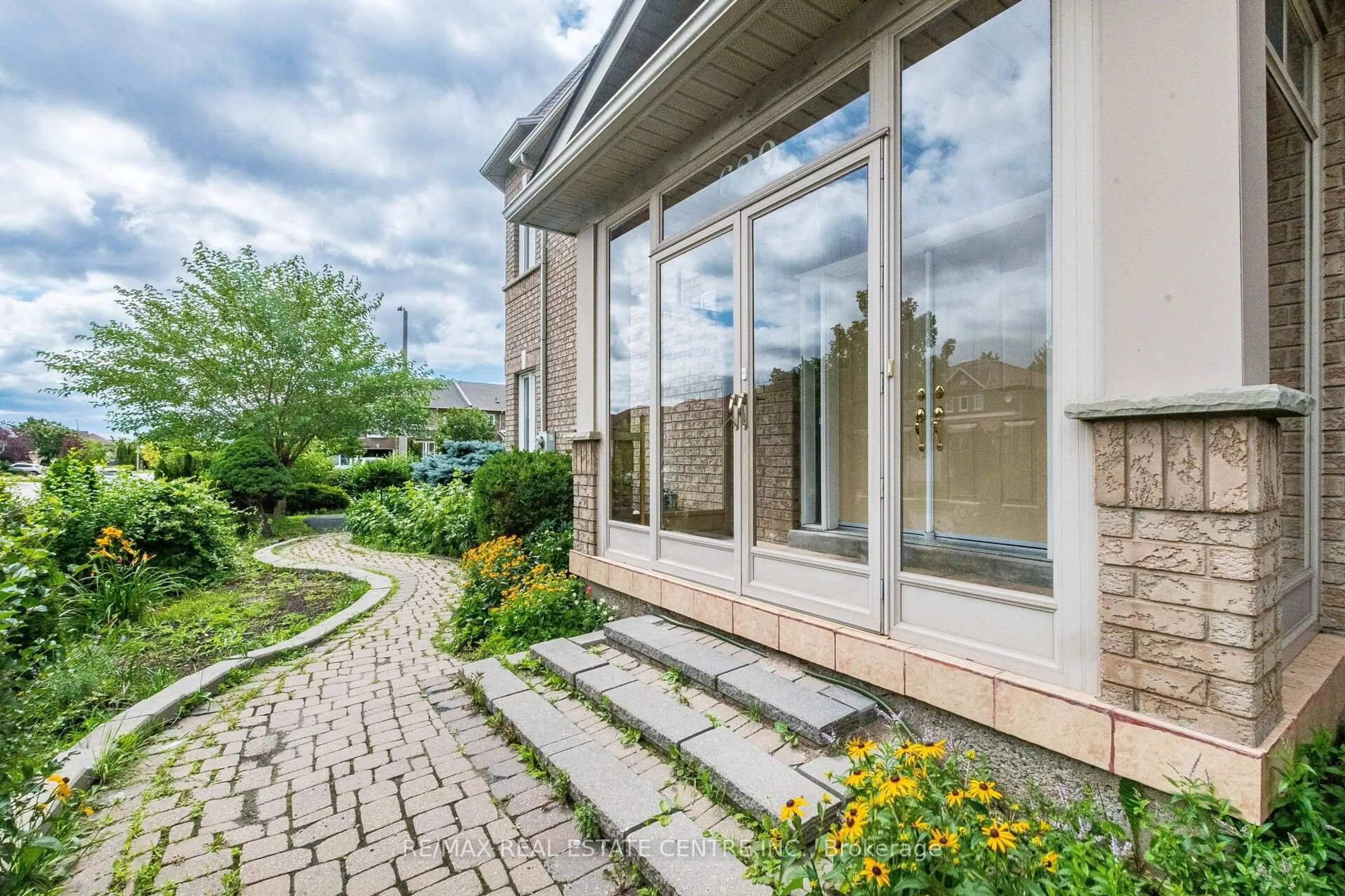 Home with brick exterior material, street for 629 Lumberton Cres, Mississauga Ontario L4Z 3Z5