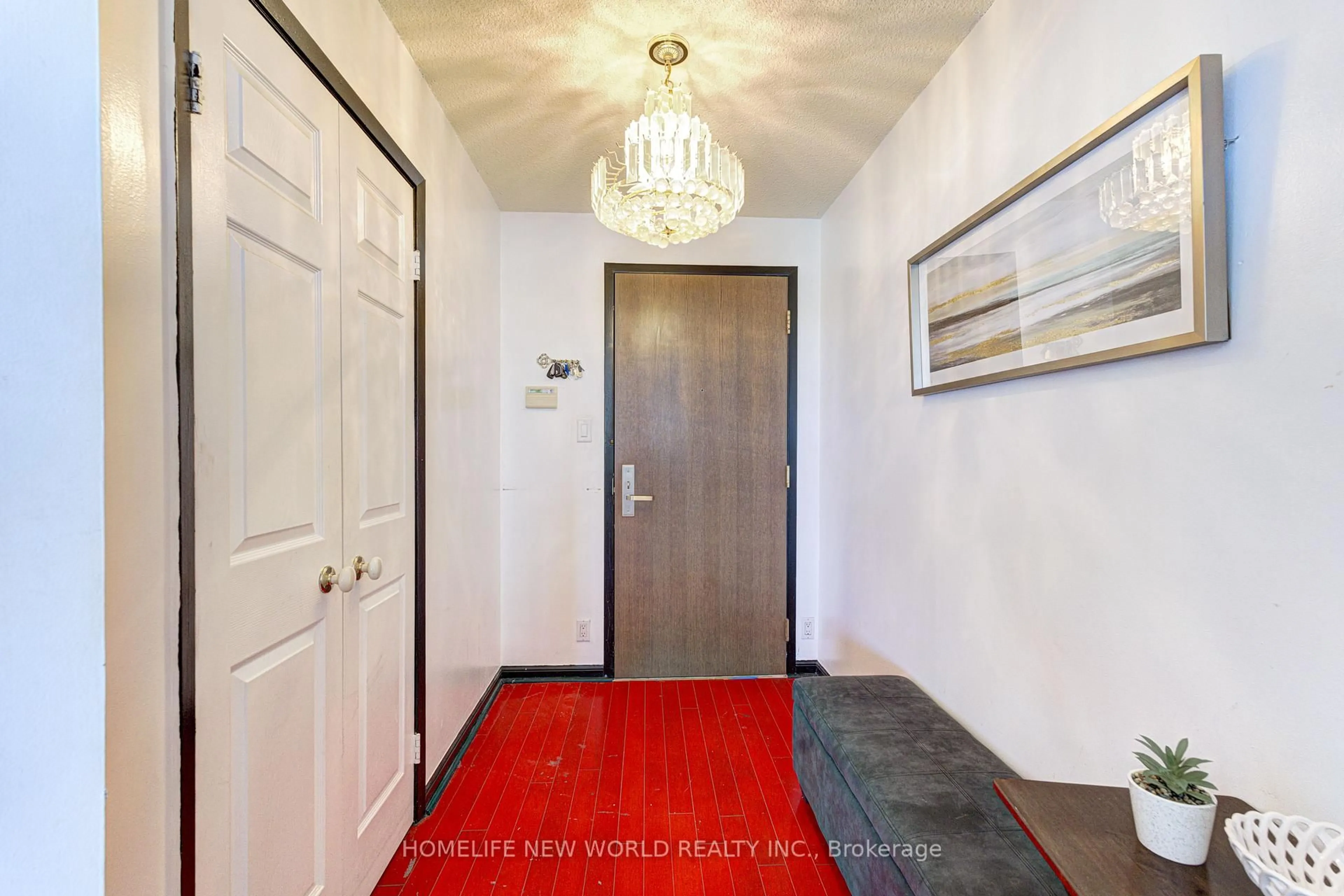 Indoor entryway for 45 Kingsbridge Garden Circ #2704, Mississauga Ontario L5R 3K4