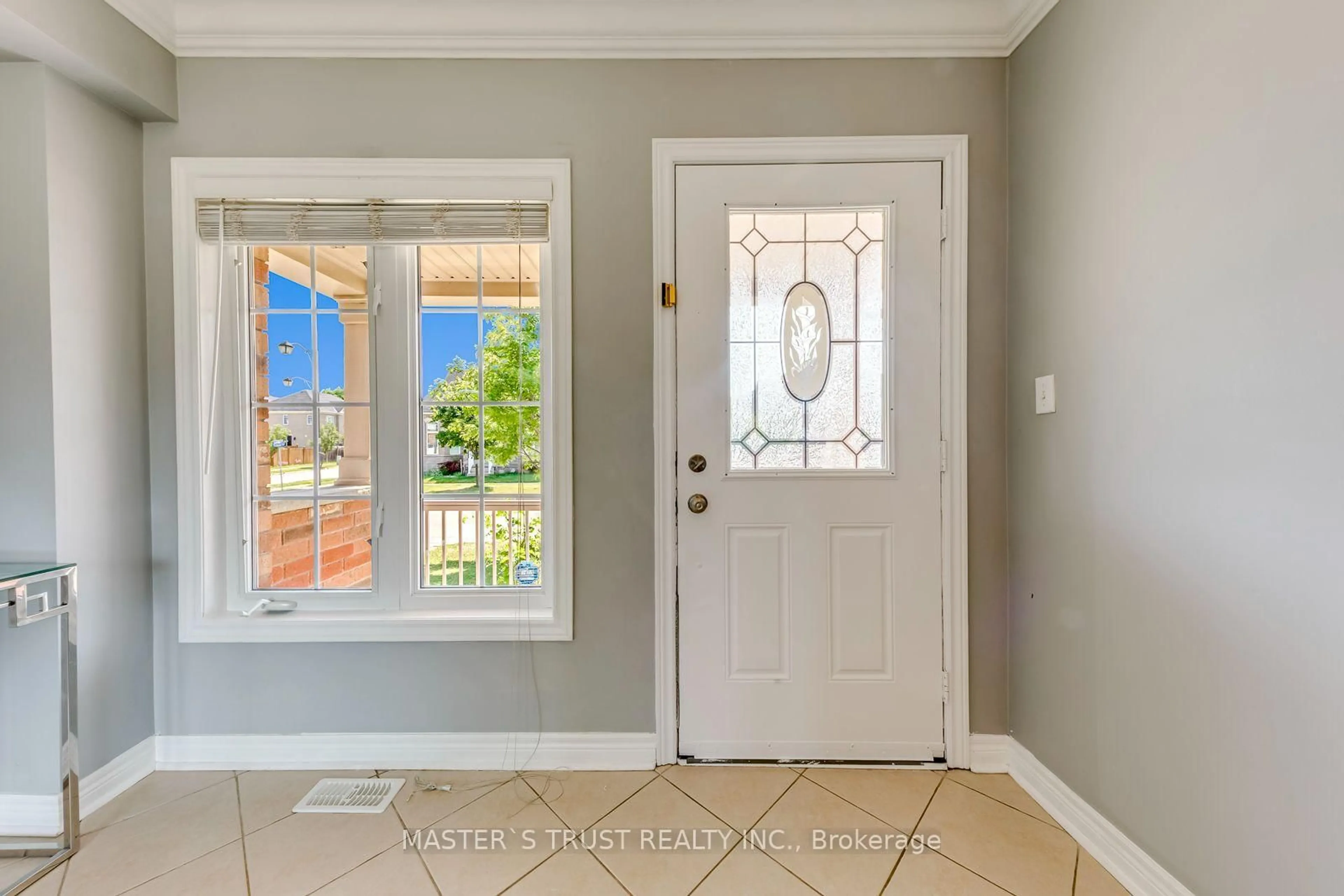 Indoor entryway for 1134 Tupper Dr, Milton Ontario L9T 0A9