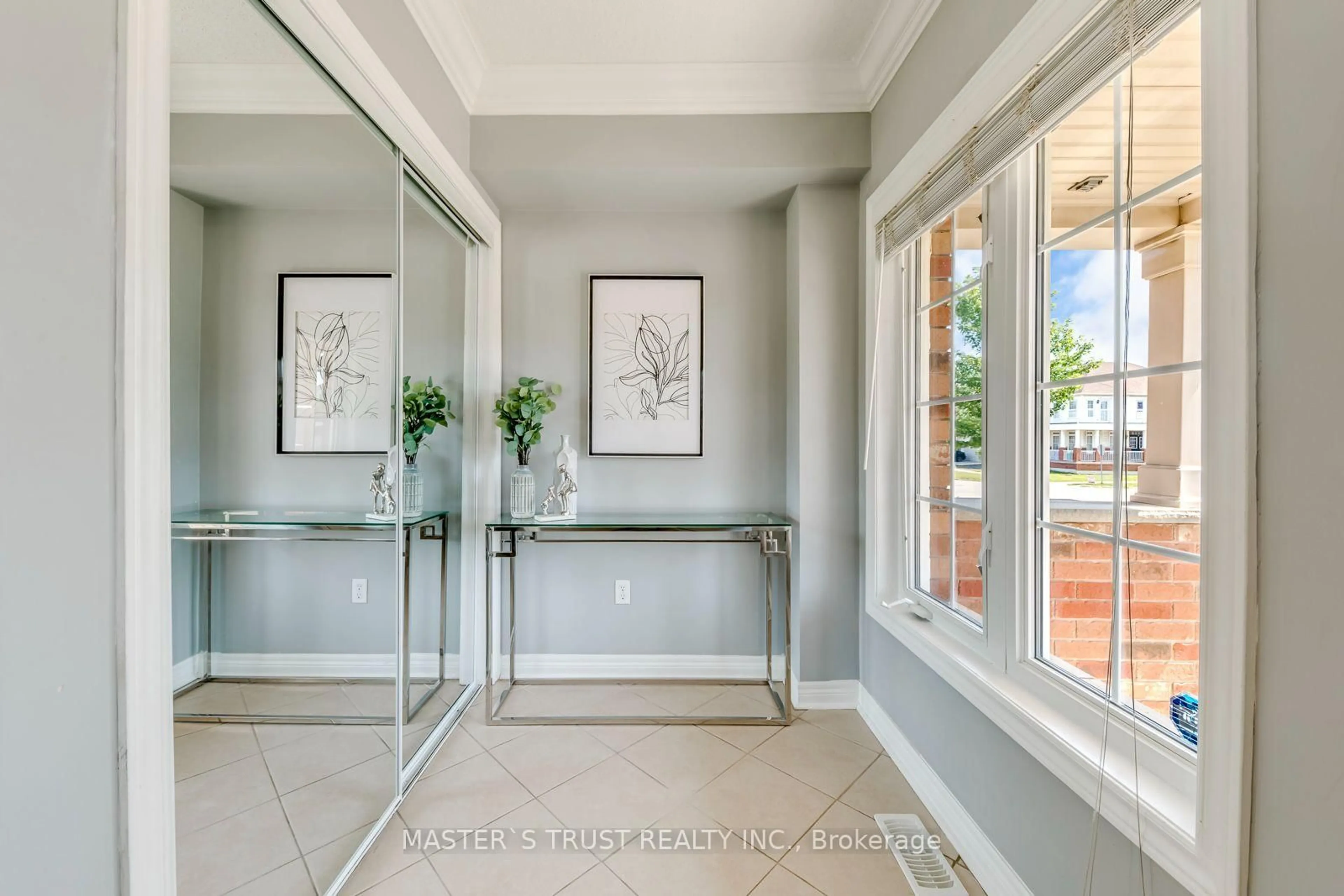 Indoor entryway for 1134 Tupper Dr, Milton Ontario L9T 0A9