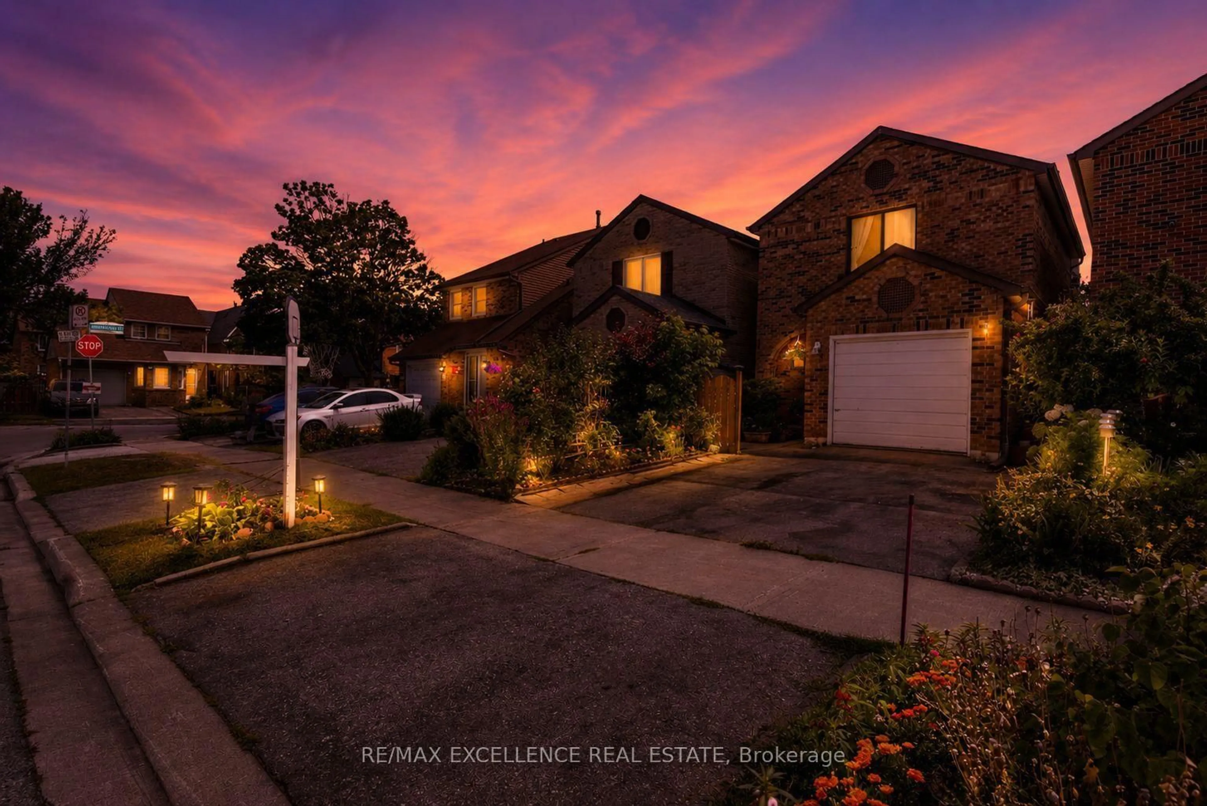 A pic from outside/outdoor area/front of a property/back of a property/a pic from drone, street for 91 Woolenscote Circ, Toronto Ontario M9V 4R6