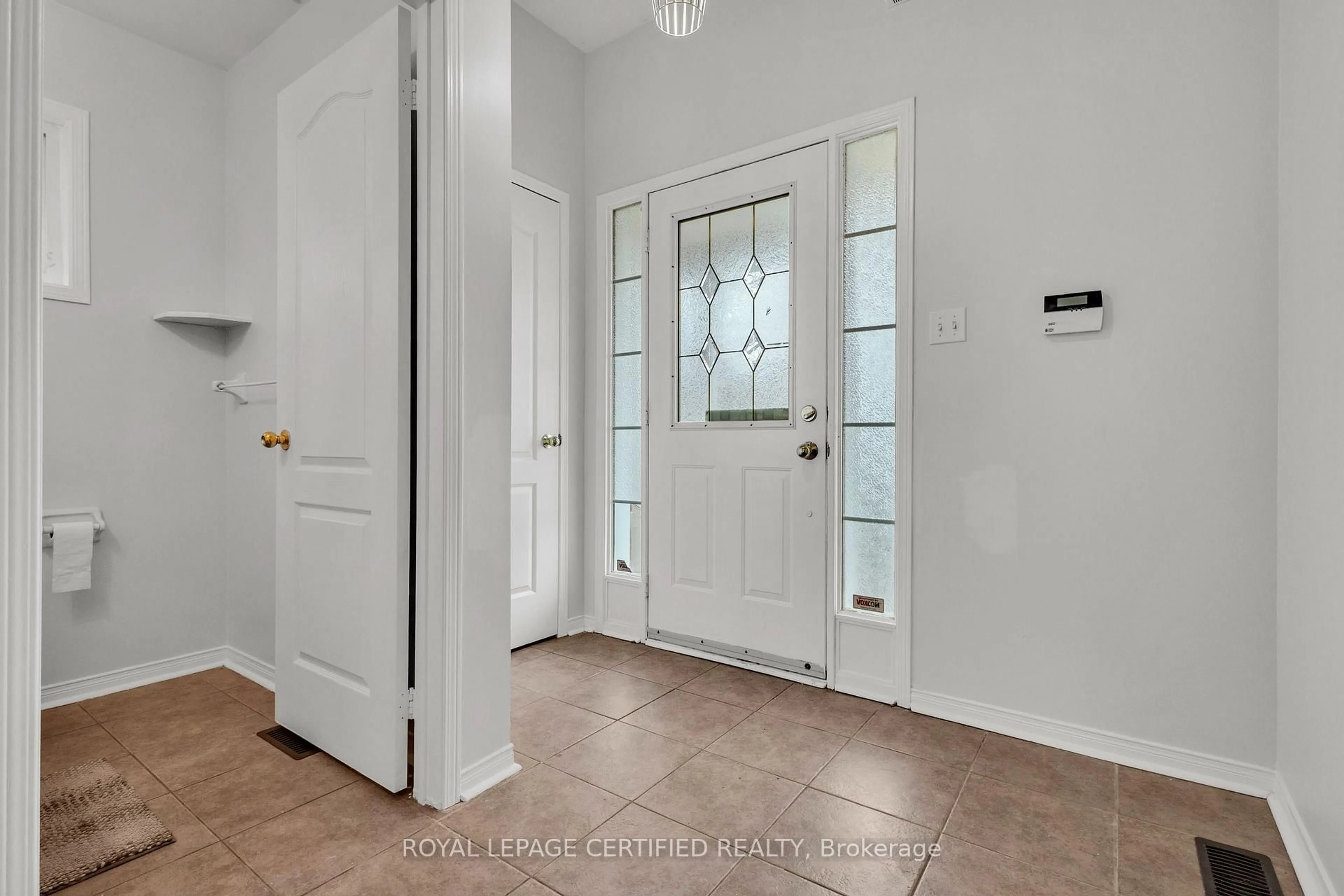 Indoor entryway for 114 Botavia Downs Dr, Brampton Ontario L7A 3P6