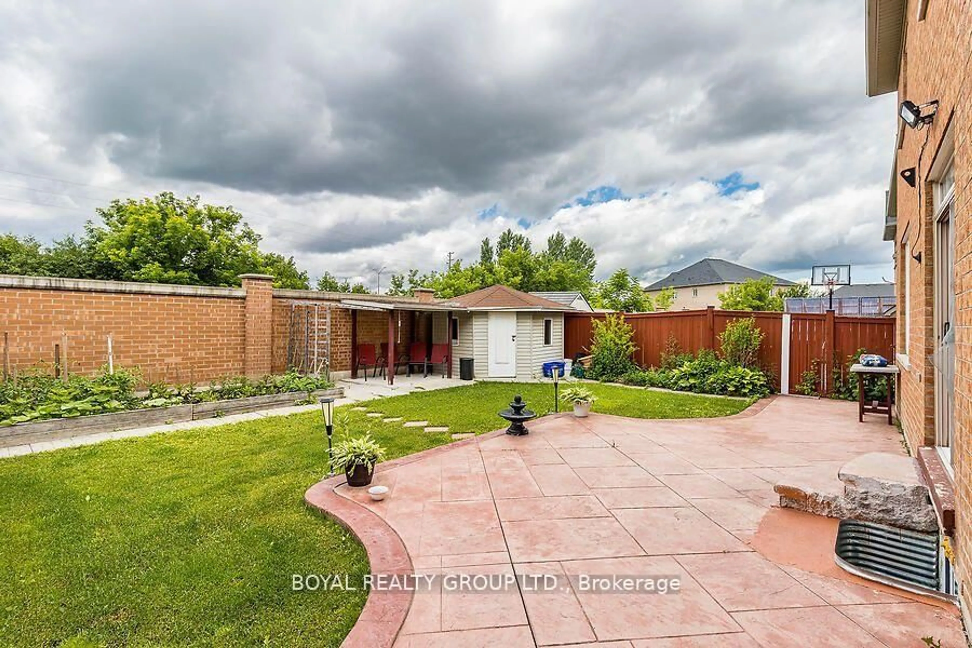 A pic from outside/outdoor area/front of a property/back of a property/a pic from drone, unknown for 80 Sleightholme Cres, Brampton Ontario L6P 3E7