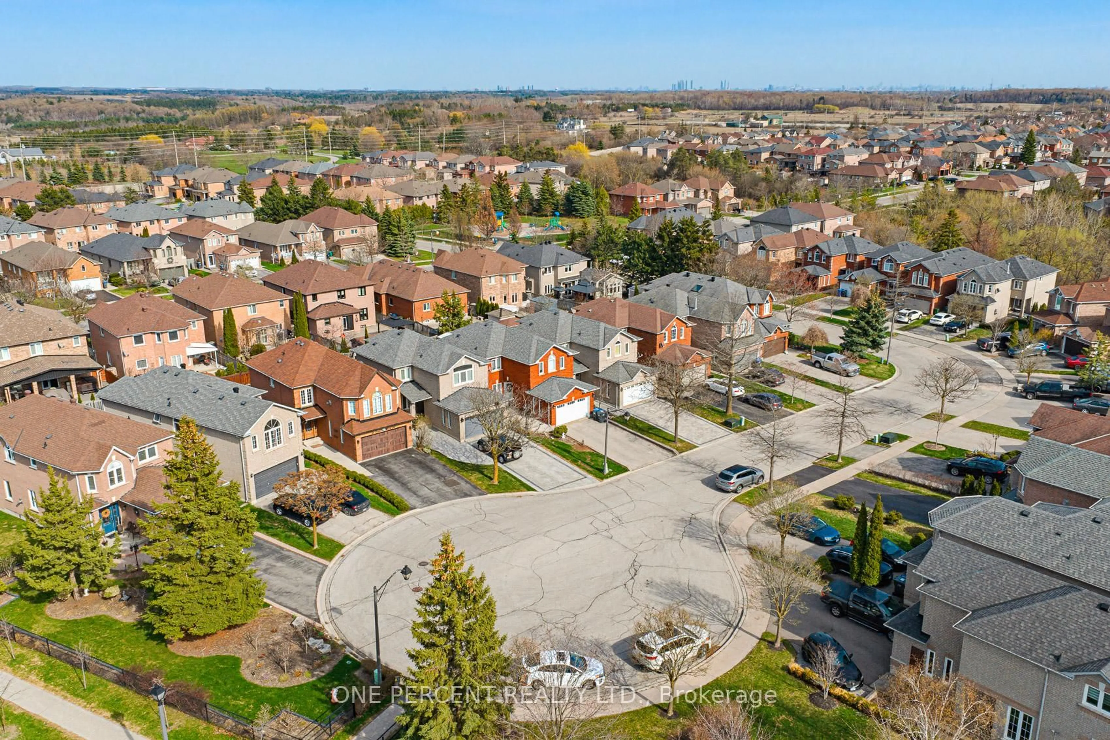 A pic from outside/outdoor area/front of a property/back of a property/a pic from drone, street for 36 Coachwood Manor Crt, Caledon Ontario L7E 1X8